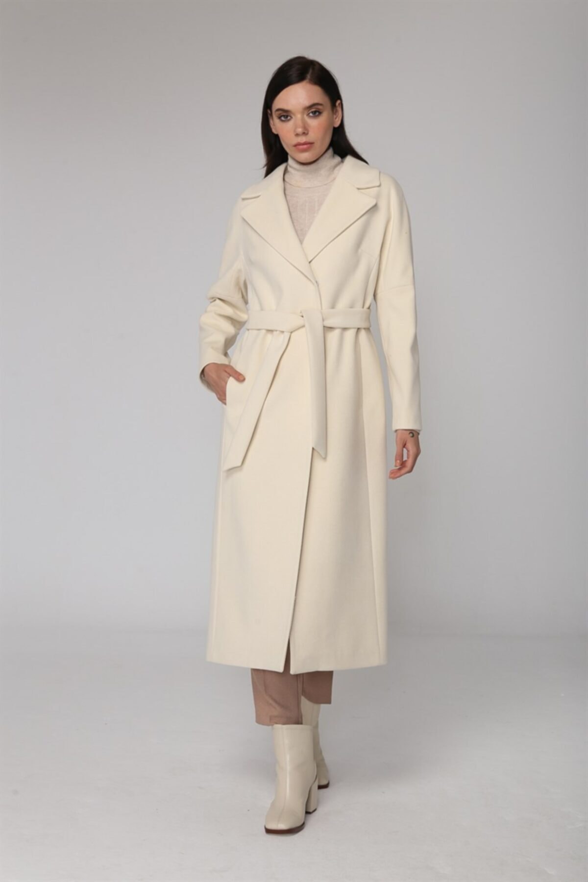 Olcay Düşük Kollu Çıt Çıt Kapamalı Ara Boy Kaban