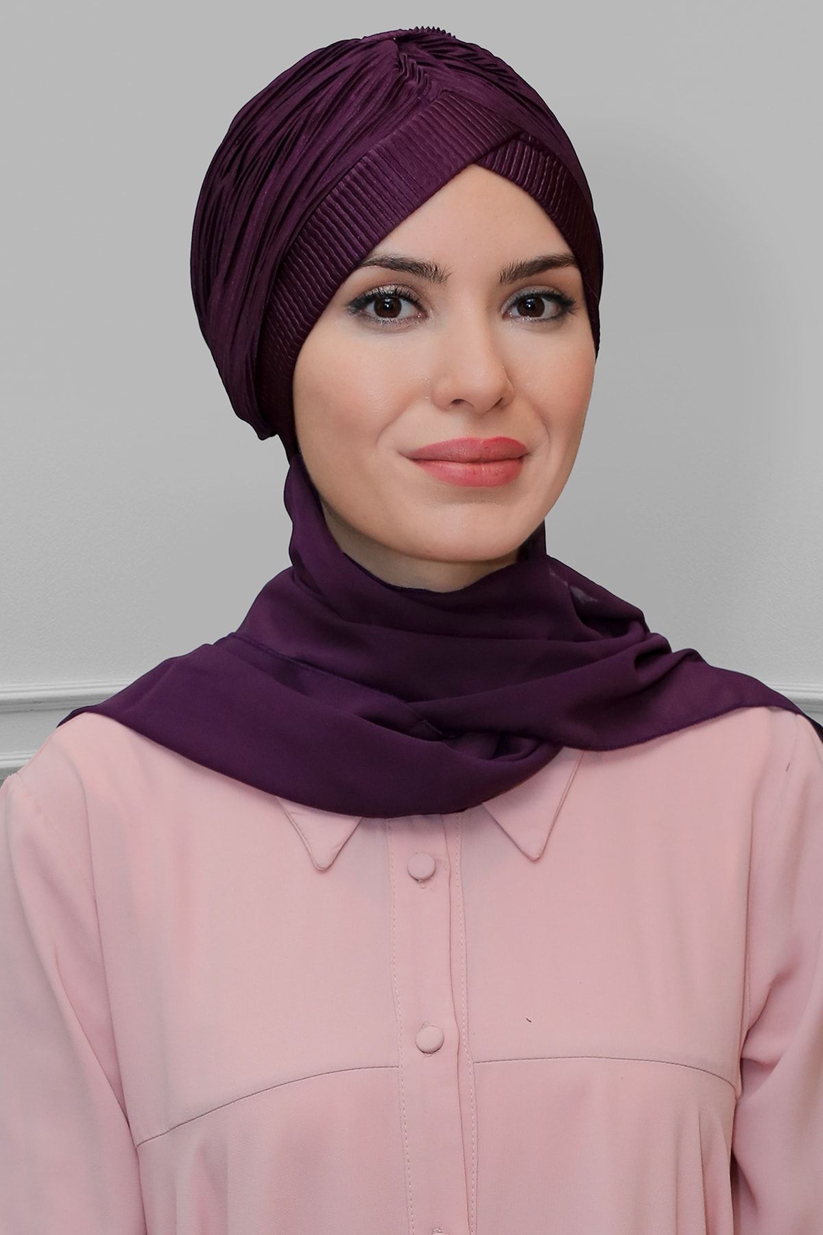 HÜRREM BONE Mürdüm Pratik Hazır Geçmeli Tesettür Bone Fukuro Piliseli Tek Çapraz Büzgülü Şifon Atkılı - Hürrem