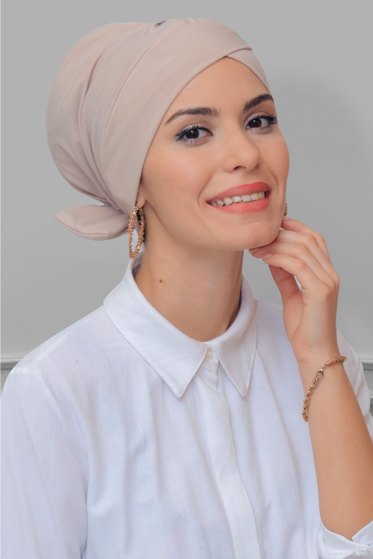 HÜRREM BONE S. Kahve Pratik Hazır Geçmeli Tesettür Bone Sandy Kumaş Fiyonklu Çift Taraflı Tek Çapraz - Hürrem