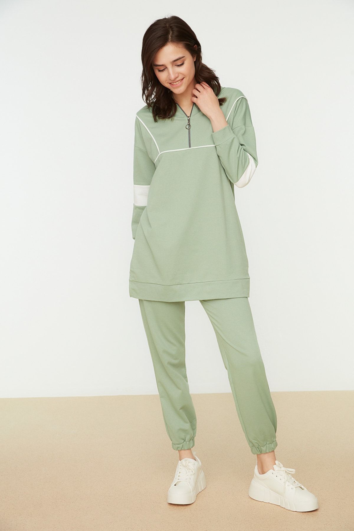 Trendyol Modest Mint Biye Detaylı Kapüşonlu Örme Eşofman Takımı TCTAW22EN0002