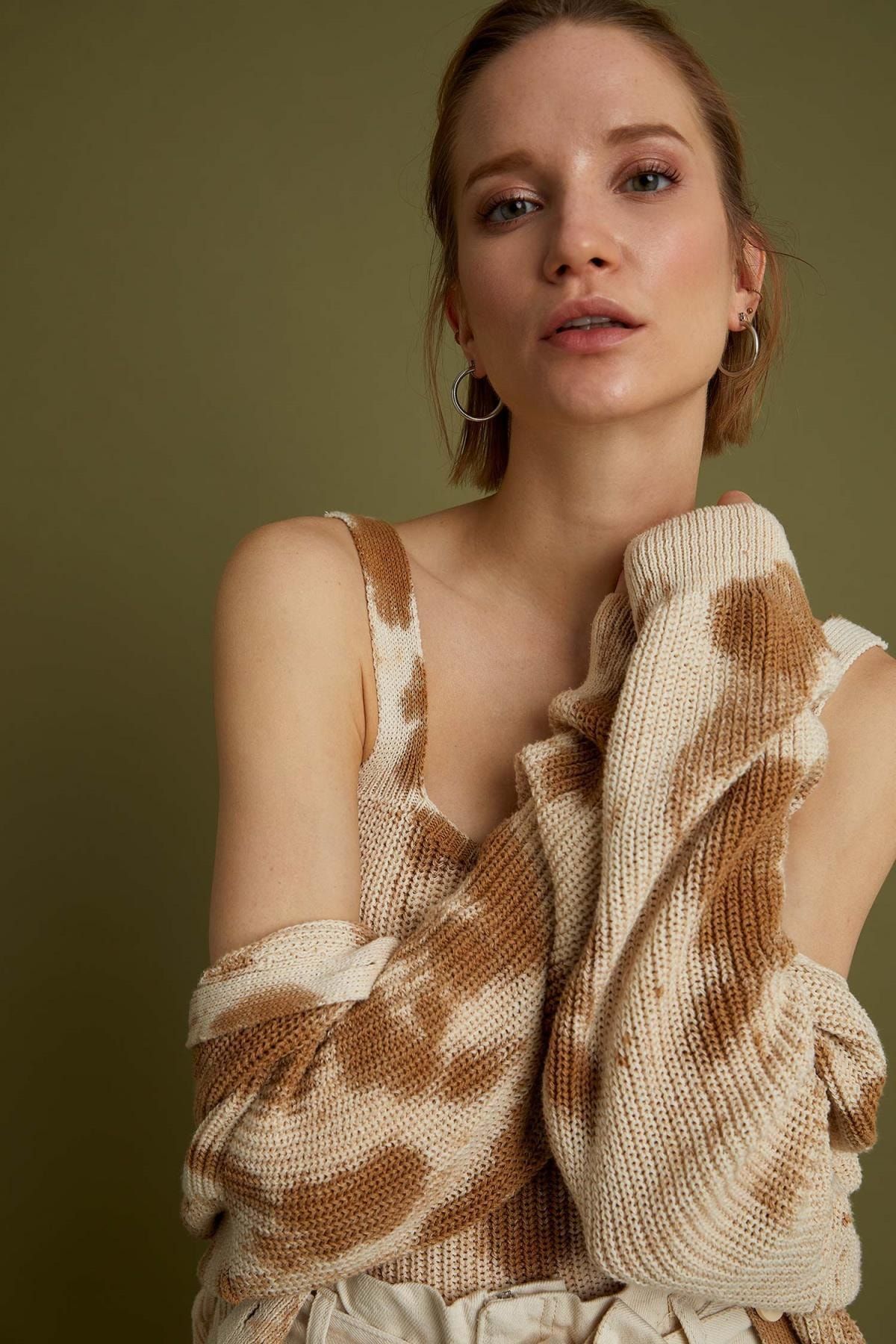 DeFacto Batik V Yaka Düğmeli Oversize Fit Triko Hırka