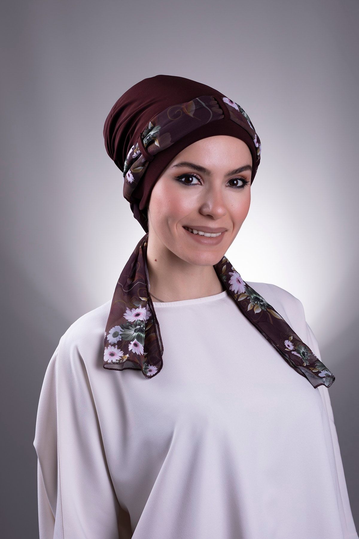 HÜRREM BONE Kahve Pratik Hazır Geçmeli Tesettür Bone Sandy Kumaş Desenli Şifon Kemerli - Hürrem 1205d