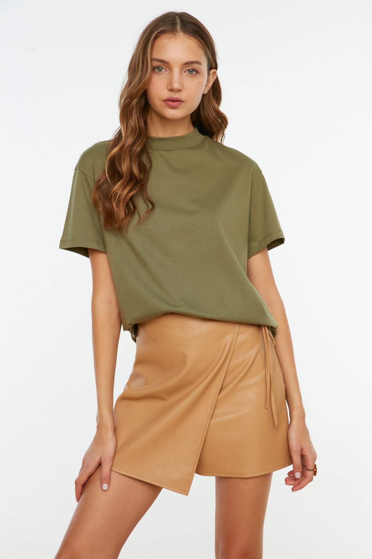 TRENDYOLMİLLA Haki Dik Yaka Basic Örme T-Shirt TWOAW20TS0096