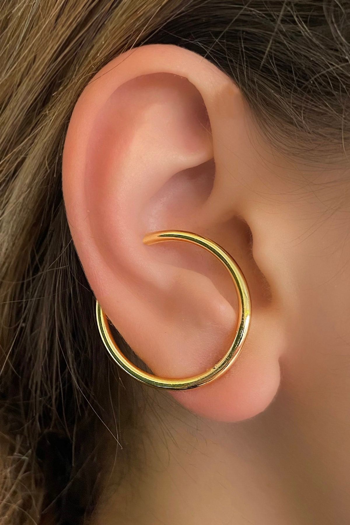 TAKIŞTIR Altın Renk Tek Delik Kıkırdak Görünümlü Ear Cuff Küpe