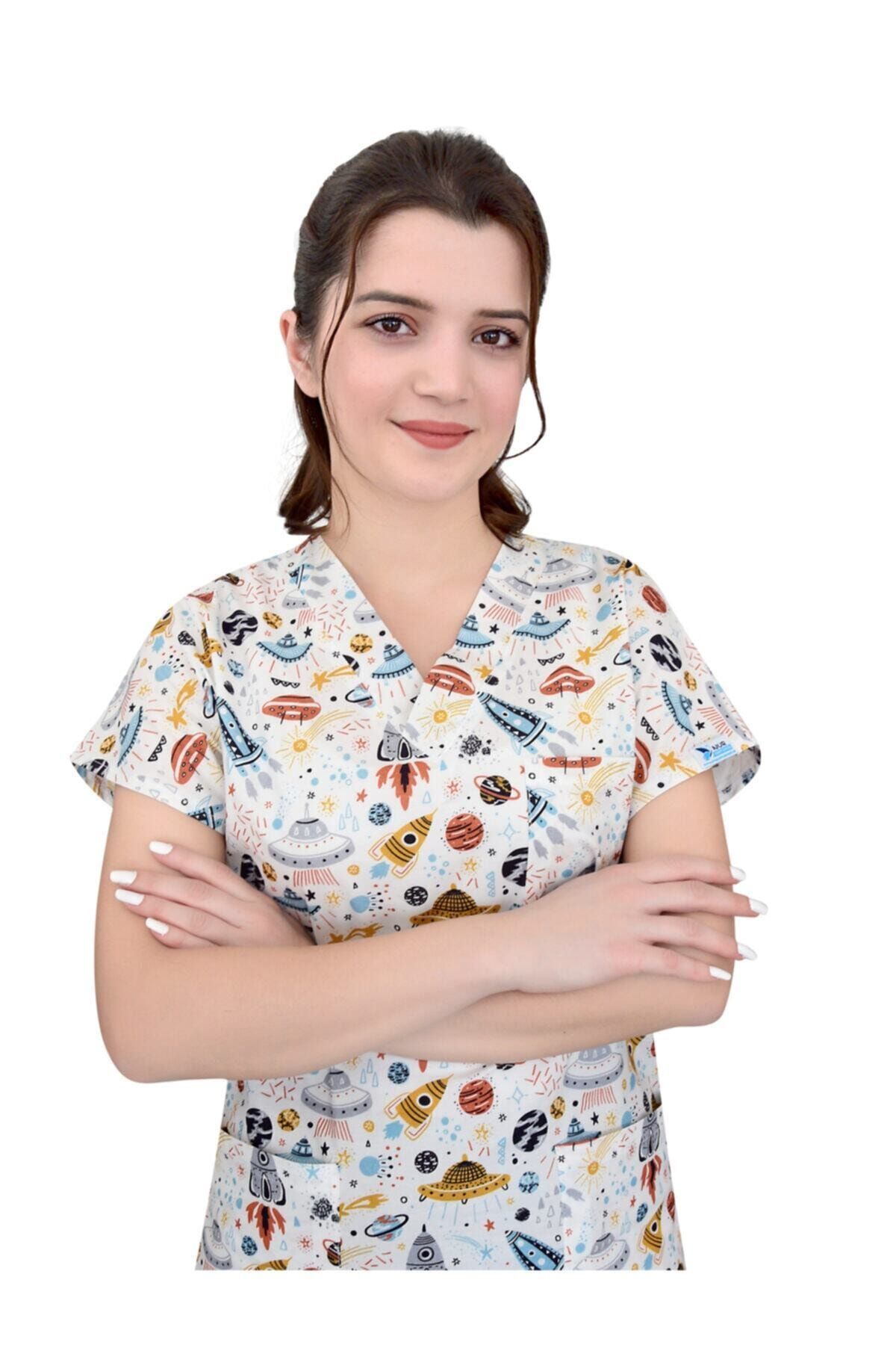 Nur Medikal Giyim Unisex Beyaz Master Likralı Gezegen Temalı Pamuklu Tek Üst Forma