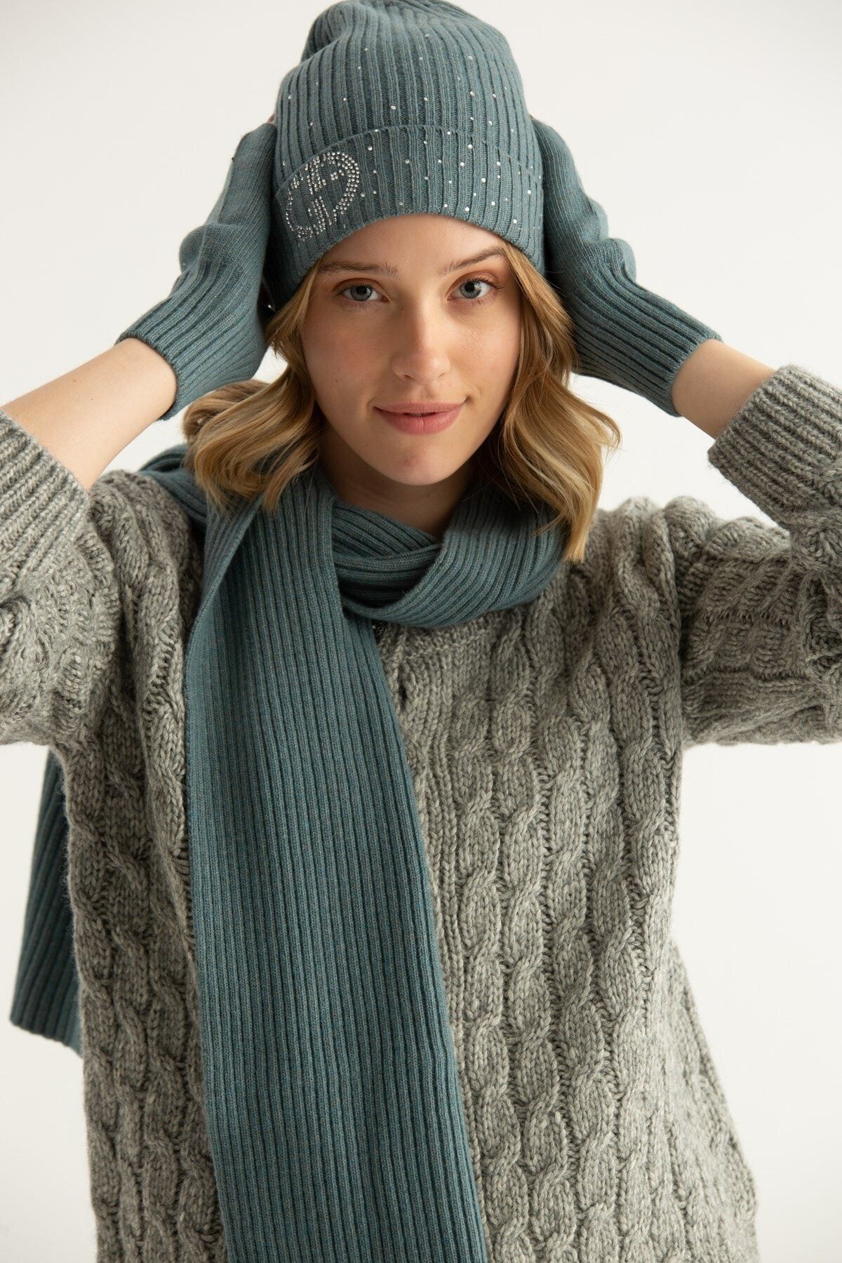 Sweater Yeşil Atkı Şapka Eldiven 3'lü Takım