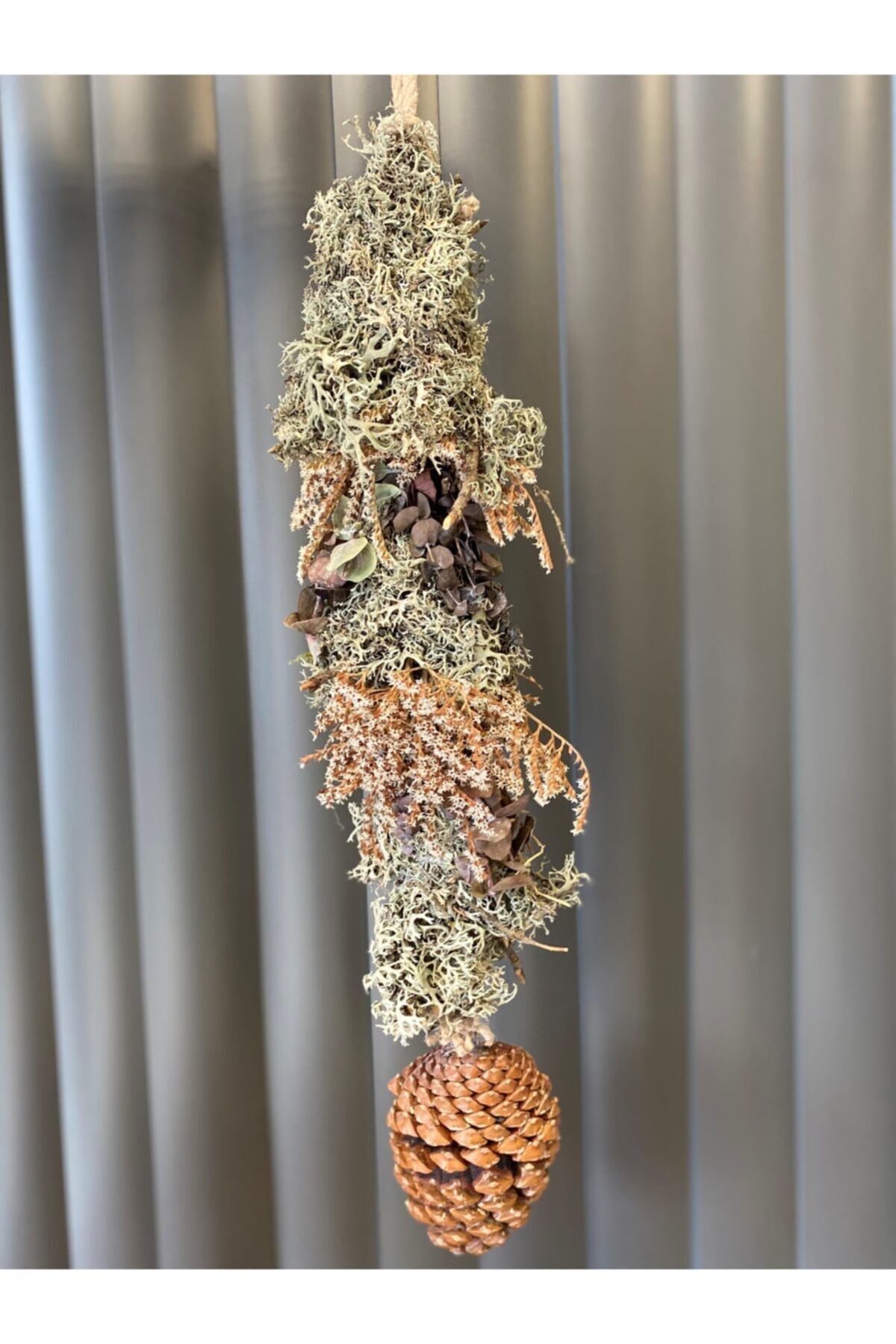 Alis Flowers % 100 Doğal Özel Tasarım 50 Cm Kozalak & Yosun & Okaliptüs Kaplı Kapı Duvar Süsü Adonis
