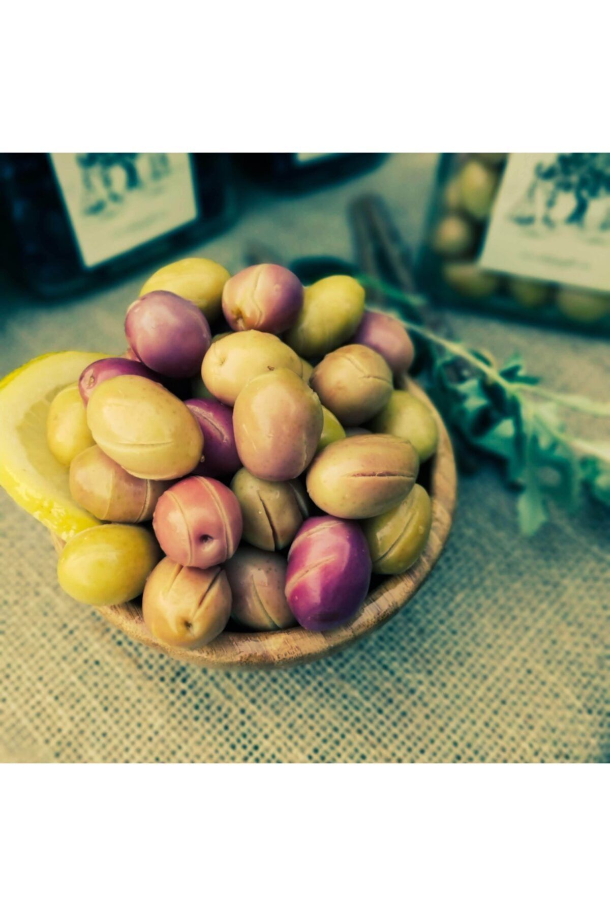 Adalya Zeytin Pembeli Domat Çizik Iri Boy Yeşil Zeytin 2000 Gr. Cam Kavanoz