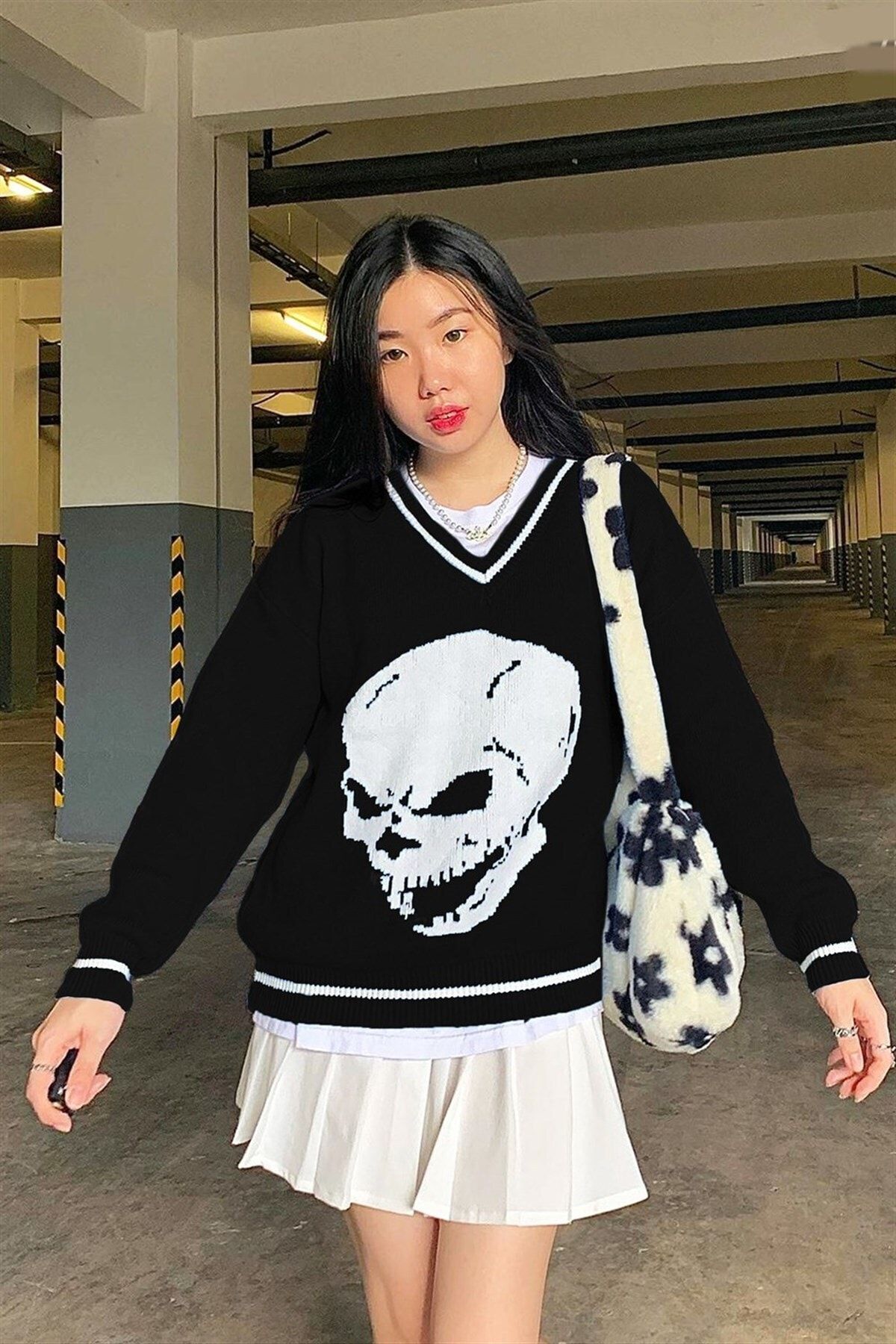 Touz Moda Siyah Gothic Kuru Kafa Triko V Yaka Kazak