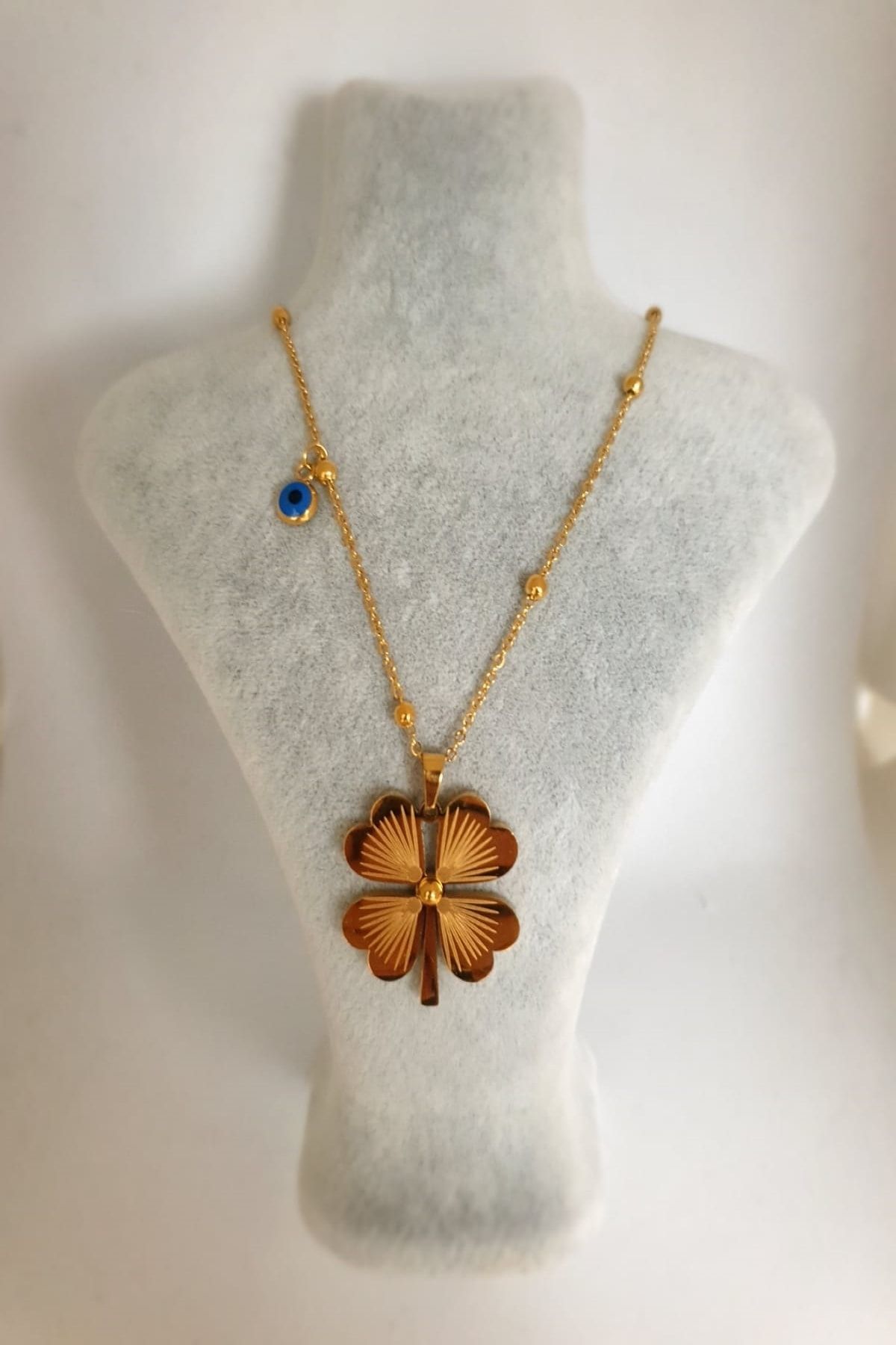 Serra Butik Yonca Model Nazar Figürlü Topçuk Detaylı Zincir Gold Çelik Kolye