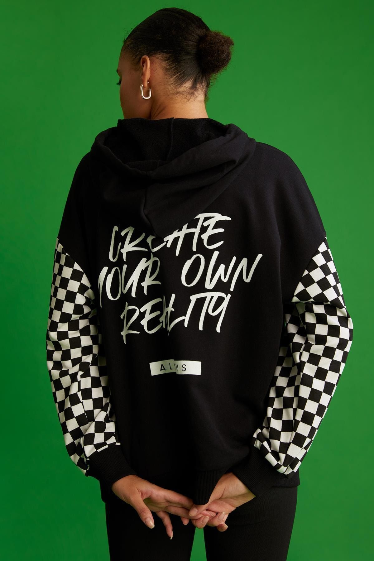 DeFacto Kadın Siyah Coool Slogan Baskılı Oversize Fit Kapüşonlu Uzun Kollu Sweatshirt W0465AZ21AU