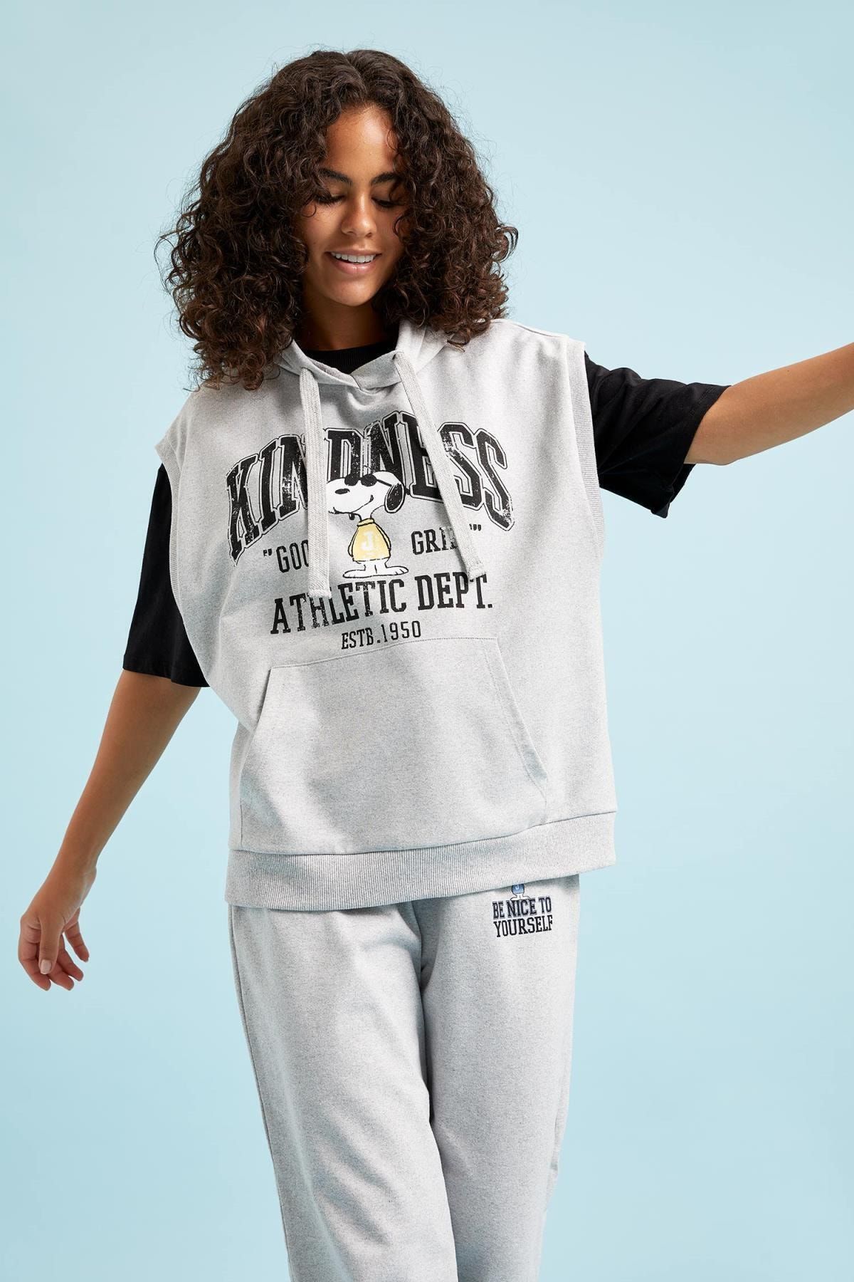 DeFacto Snoopy Lisanslı Kolsuz Kapüşonlu Sweatshirt