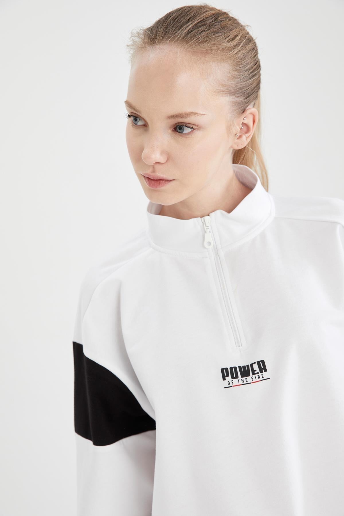 DeFacto Kadın Beyaz Dik Yaka Renk Bloklu Beli Büzgülü Sweatshirt T7044AZ21SP