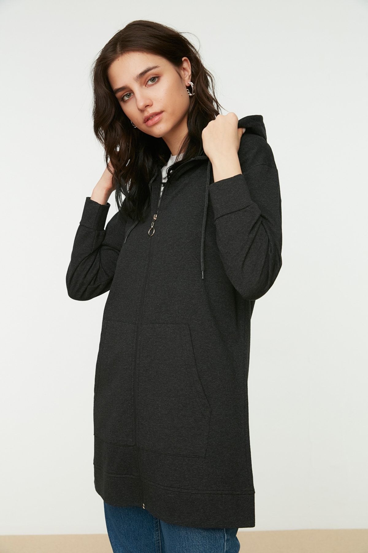 Trendyol Modest Antrasit Kapüşonlu Fermuarlı Basic Örme Sweatshirt TCTAW22TW0137