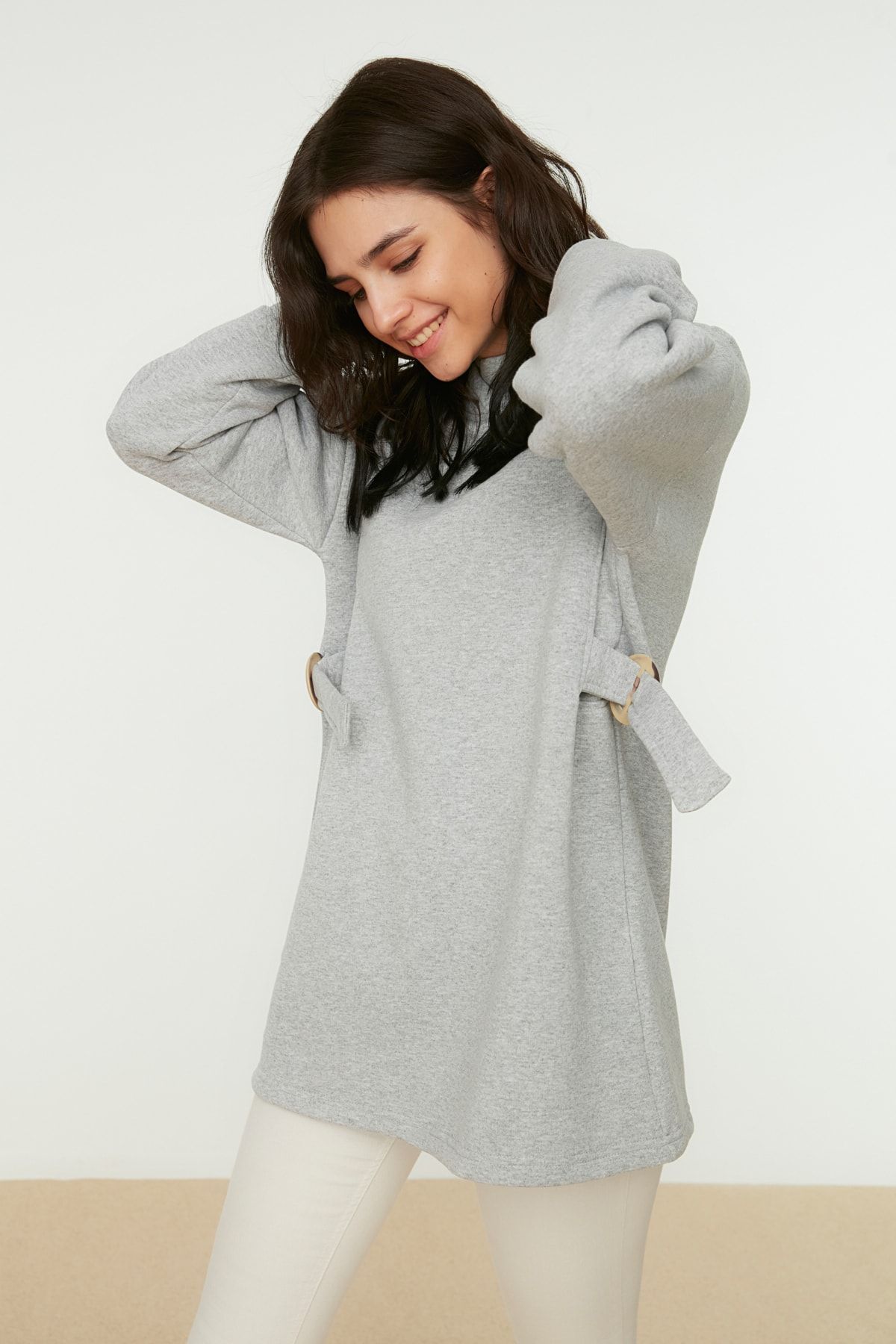 Trendyol Modest Gri Kapüşonlu İçi Tüylü Aksesuar Detaylı  Örme Sweatshirt TCTAW22TW0095