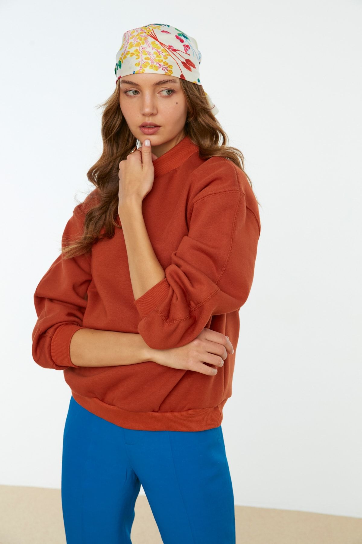 TRENDYOLMİLLA Kiremit Dik Yaka Loose Örme Şardonlu Sweatshirt TWOAW20SW0584