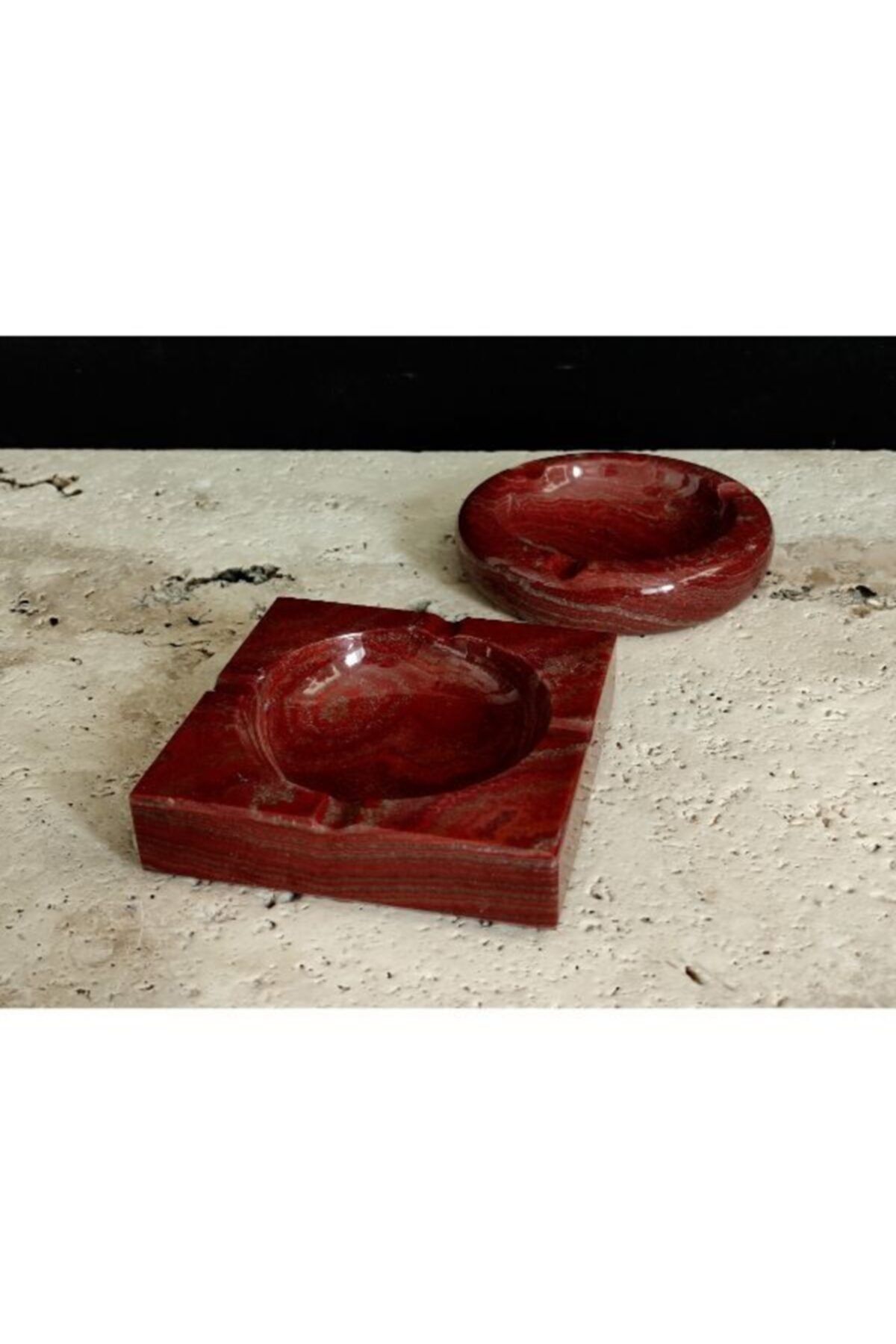 Pergamon Kare Ve Yuvarlak Kırmızı Onyx Gerçek Doğal Taş Küllük Kül Tablası 2'li Set El Yapımıdır