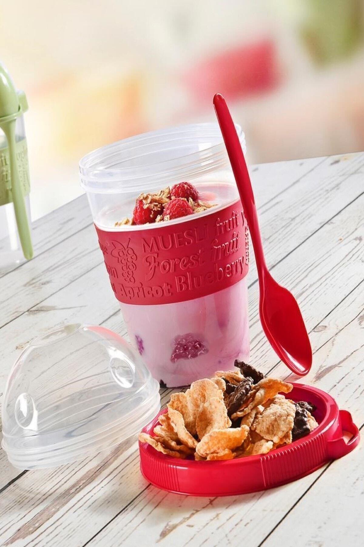 Titiz Plastik Take'n Go Kapaklı Kaşıklı Hazırla Ve Çık Meyveli Yoğurt Kabı Kırmızı