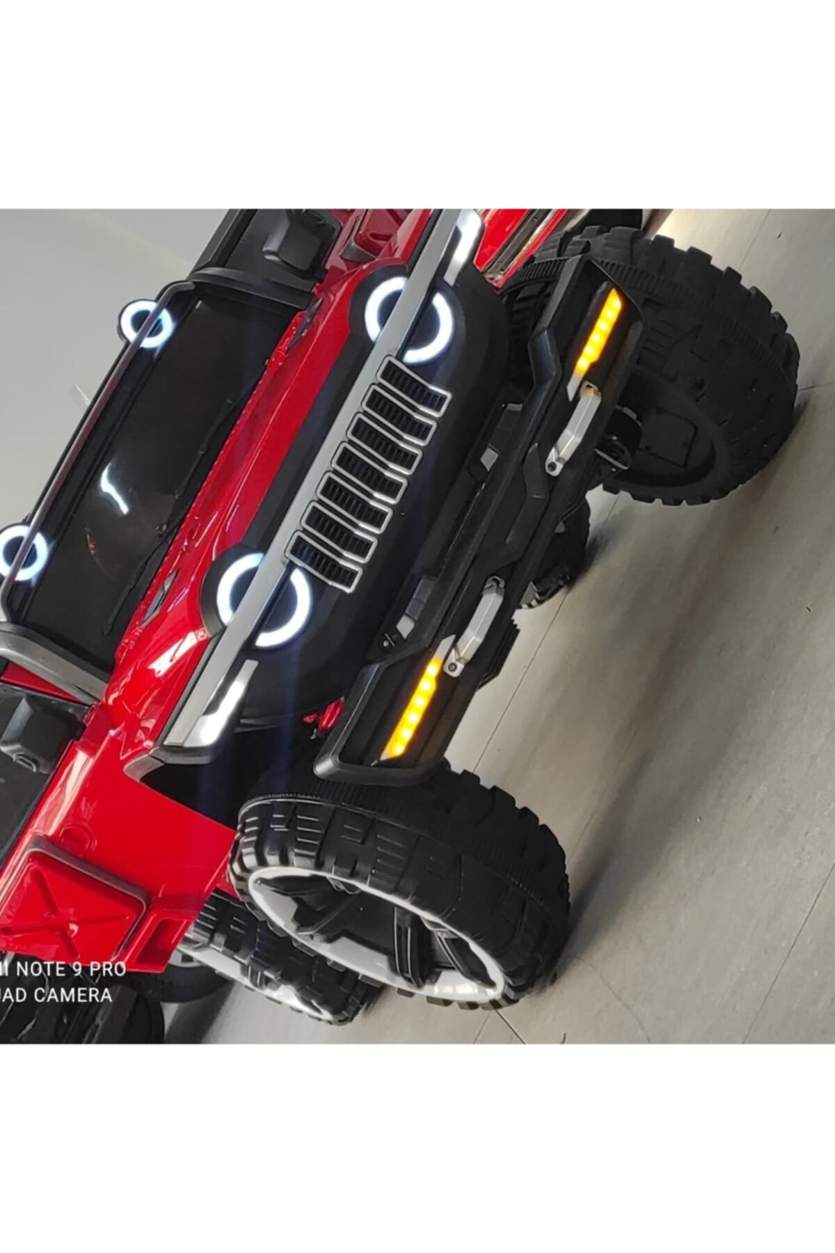 ULTRA Jeep 4x4 Bluetooth Kumandalı Akülü Araba