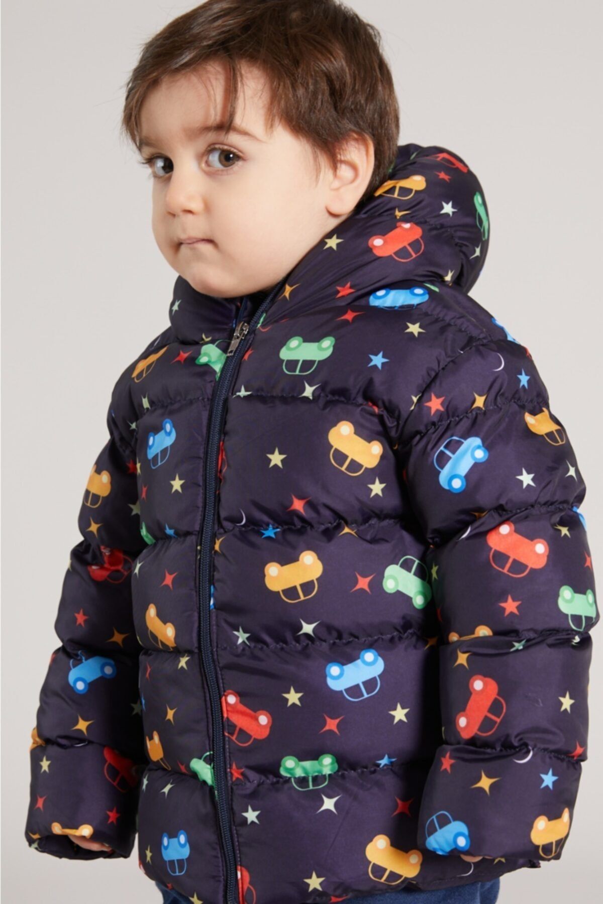 ÖNDER MODA Çocuk Küçük Araba Dijital Baskılı, Şişme, Içi Polarlı Kapüşonlu Çocuk Mont