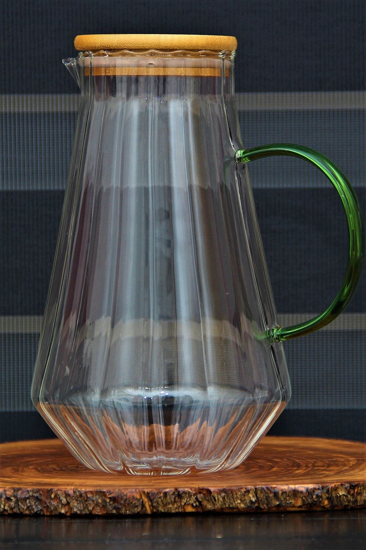 PİNK DESİGN KİTCHEN Kitchen Bambu Vakum Kapaklı Borosilikat Cam Sürahi - 1500ml