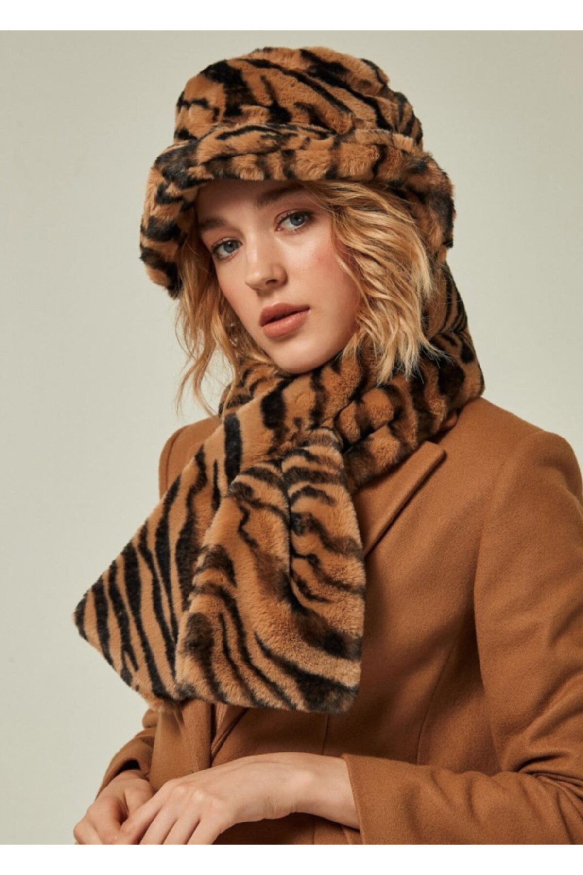 Bamin Kürk Şapka Ve Boyunluk