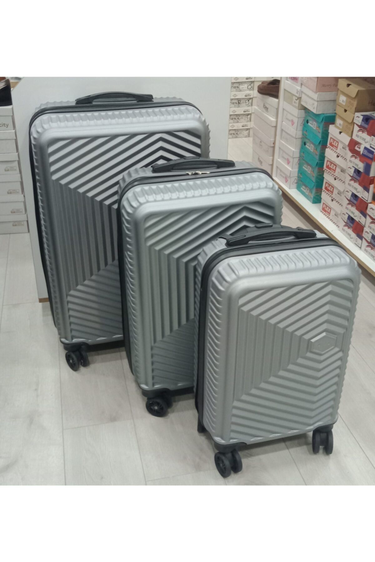 Brs Kırılmaz 4 Teker Üçlü Set Valiz