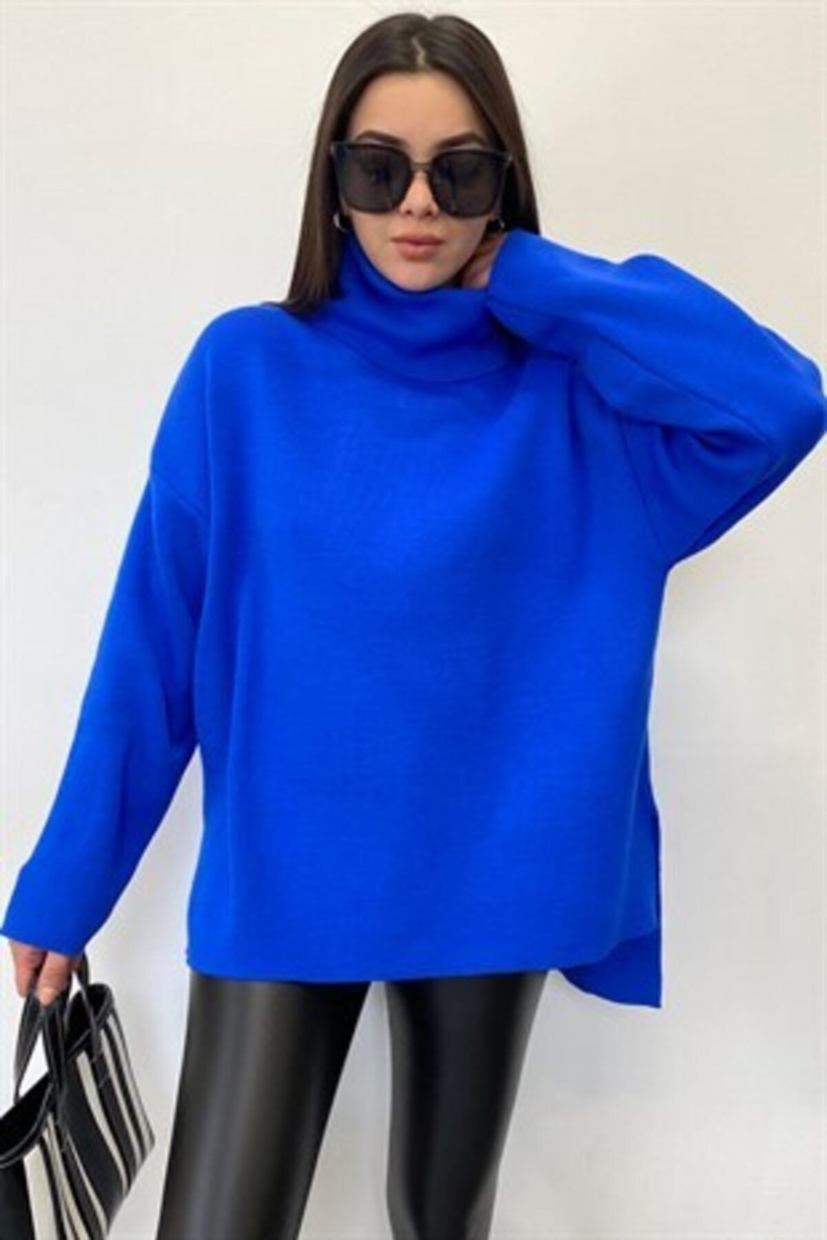 Butik Gardrop Saks Mavi Geniş Balıkçı Yaka Önü Kısa Arkası Uzun Tasarım Kazak