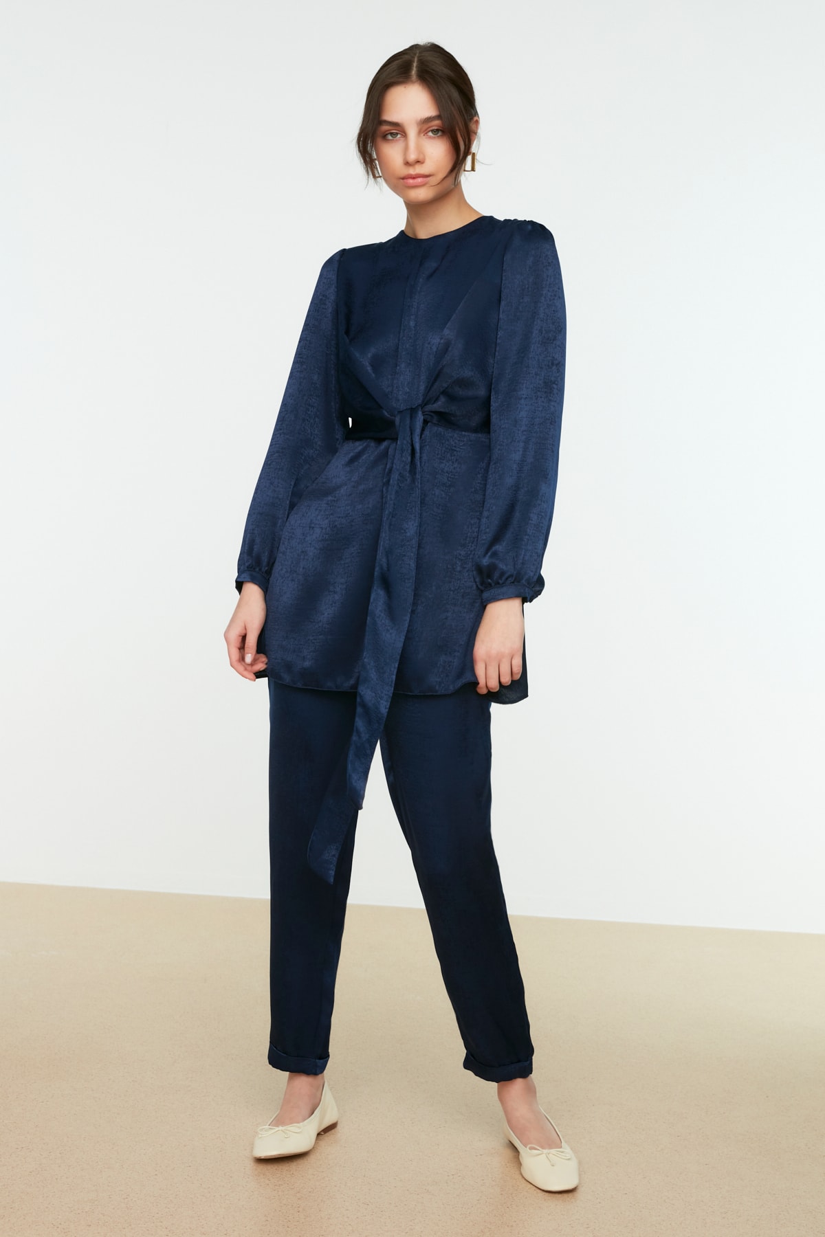 Trendyol Modest Lacivert Bisiklet Yaka  Arkadan Bağlama Detaylı Saten Alt-Üst Takım TCTSS22US0071