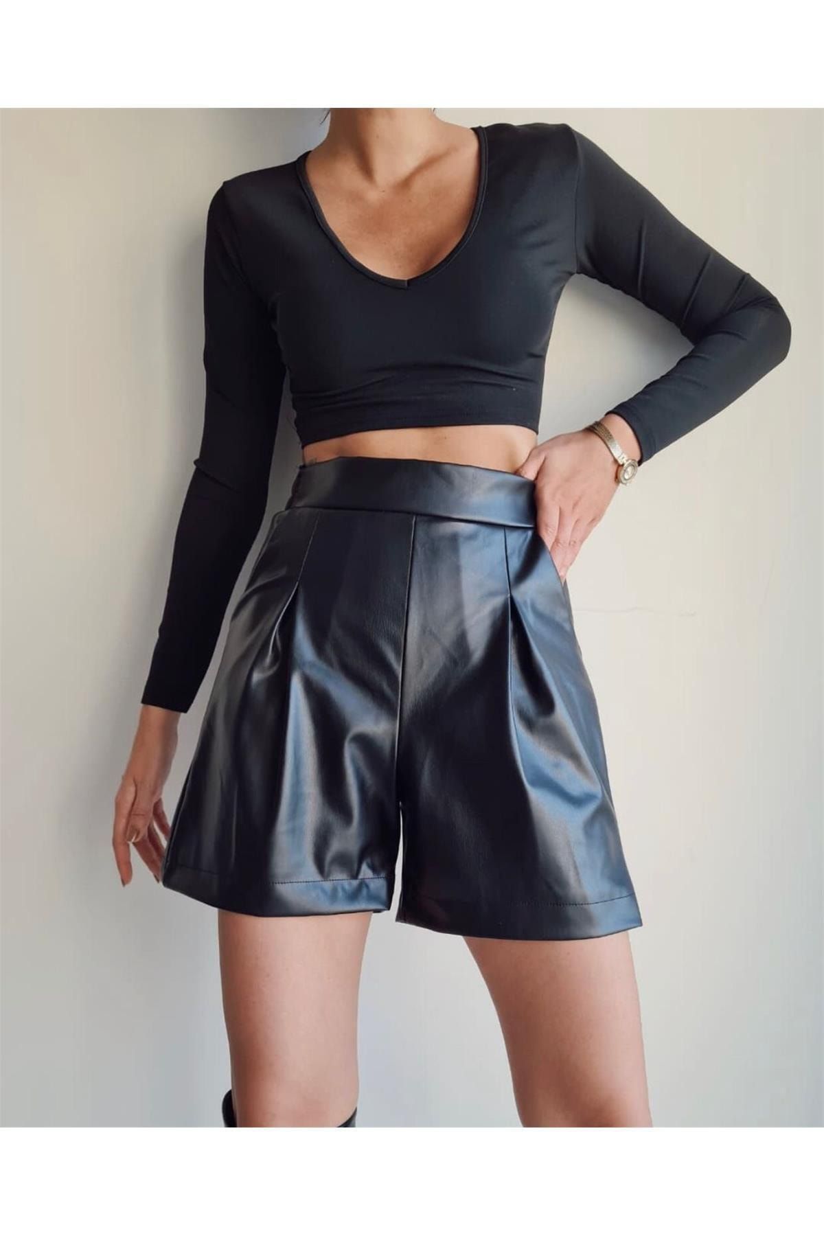 DELİ DOLU MODA Bel Lastik Detaylı Deri Şort