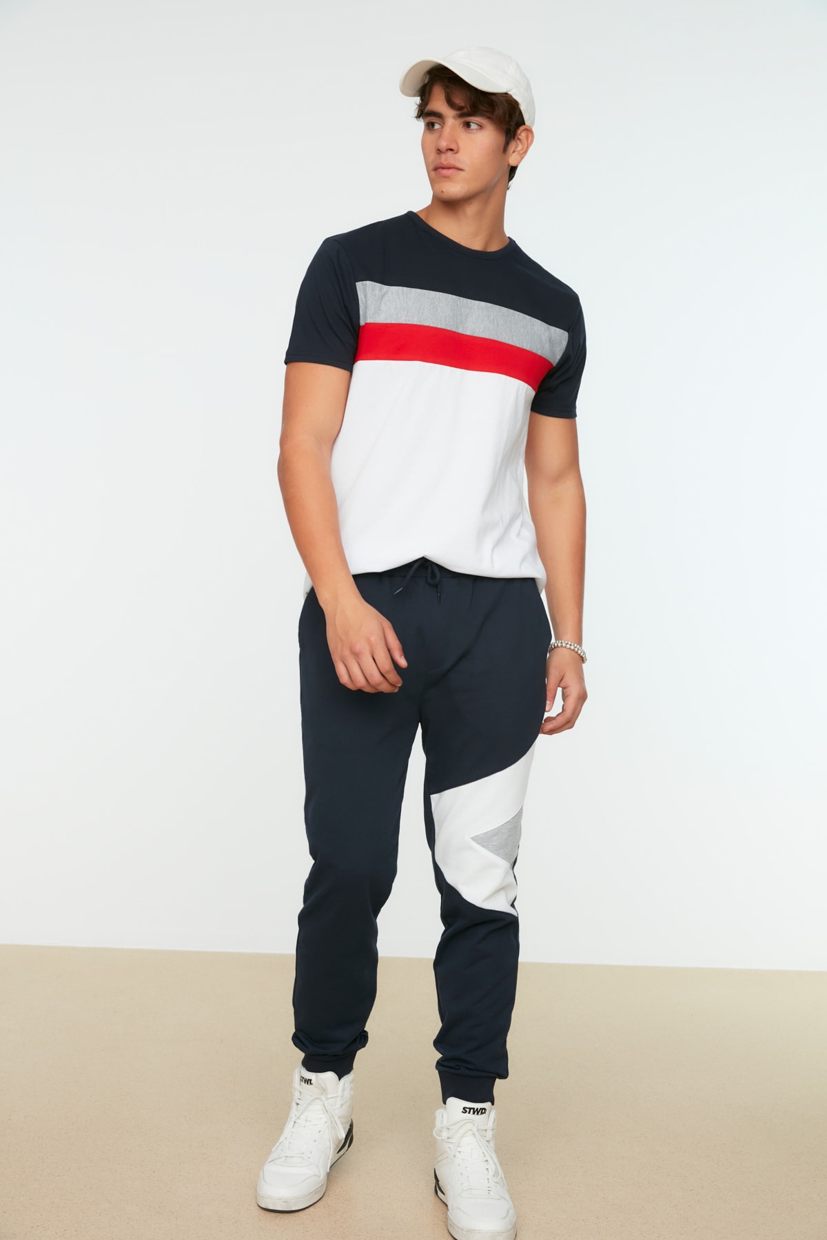 TRENDYOL MAN Lacivert Erkek Jogger Şerit Detaylı Eşofman Altı TMNSS20EA0022