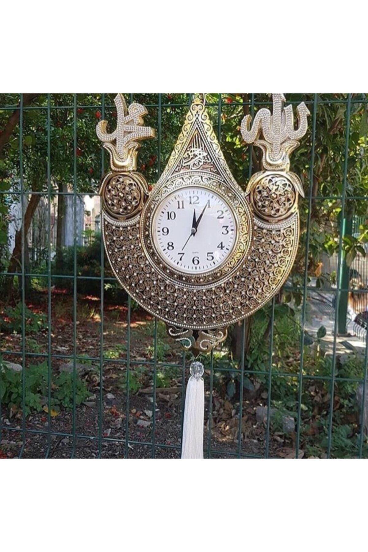 İKRAM HEDİYELİK Saat Laleli Desenli Etrafında Esma Hüsana Yazılı Üst Tarafında Allah Muhammet Yazılı Ölçü 47*37 Cm