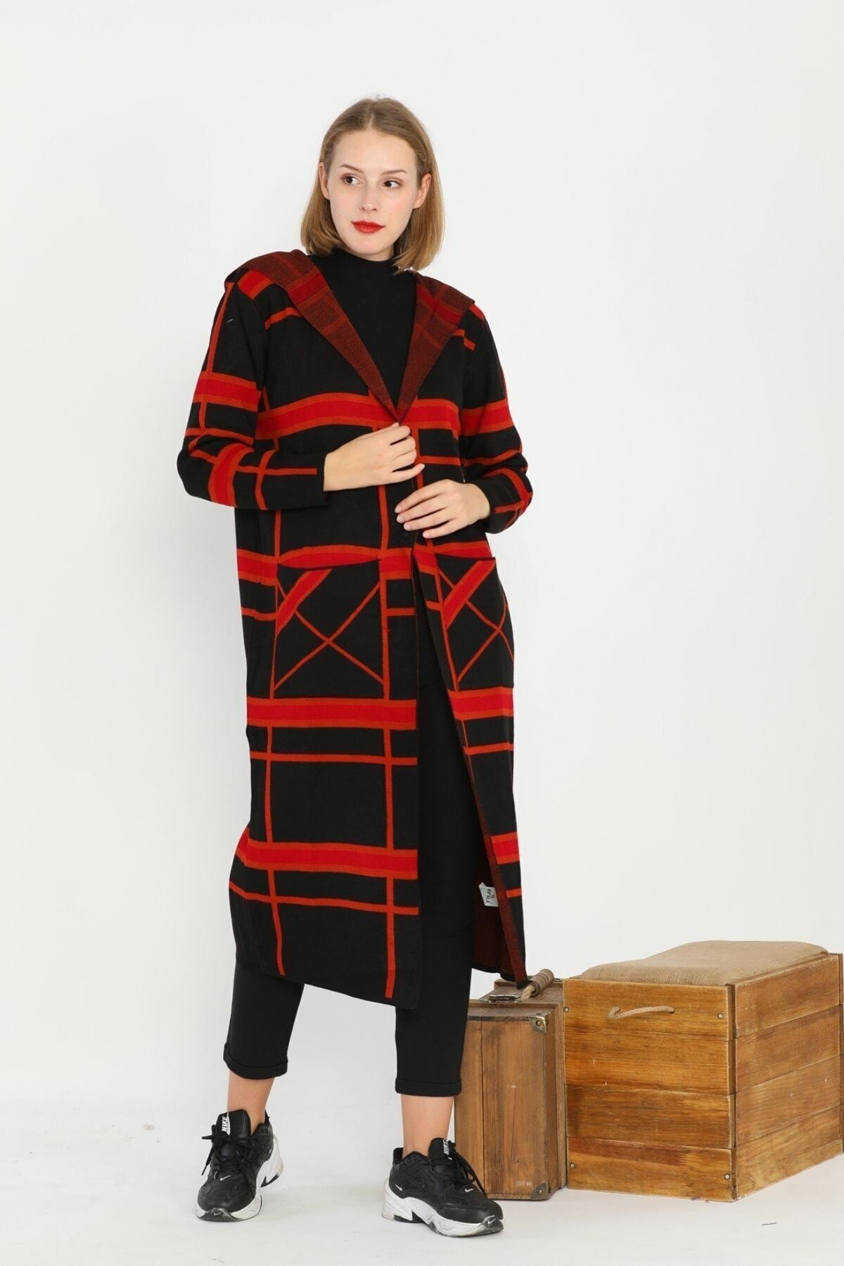 iema Kadın Siyah Önü Çıtçıtlı Kapşonlu Uzun Çift Dokuma Triko Kalın Kaban Hırka