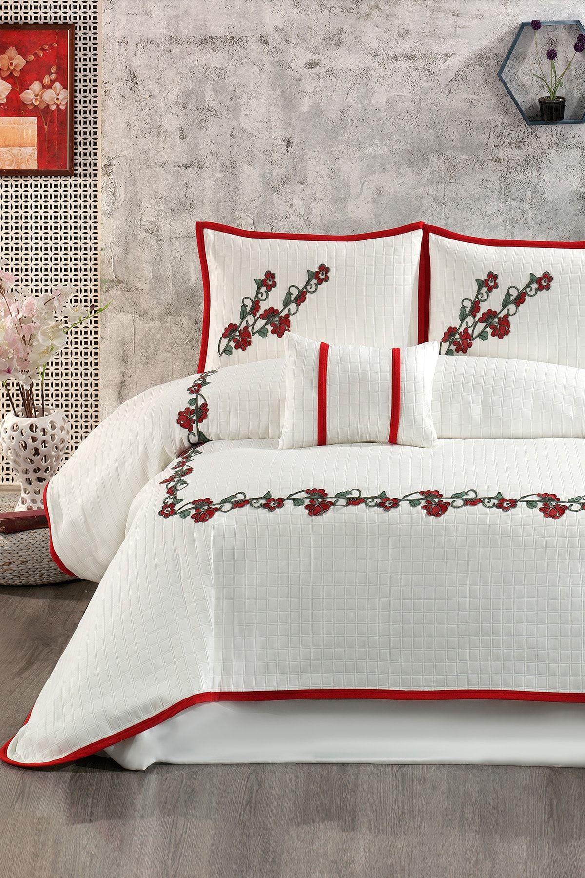 Evlen Home Begonya Nakışlı Yatak Örtüsü 4 Parça Krem