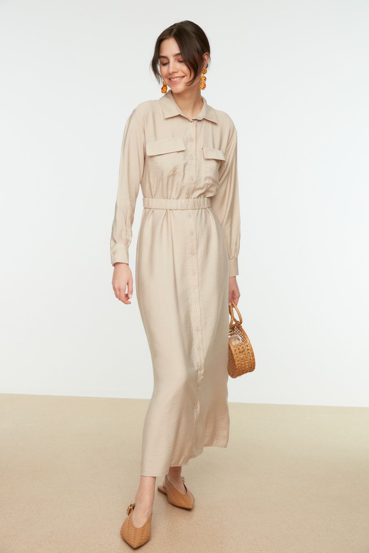 Trendyol Modest Bej Beli Lastik Kuşaklı Cep Detaylı  Elbise TCTSS22EB0034