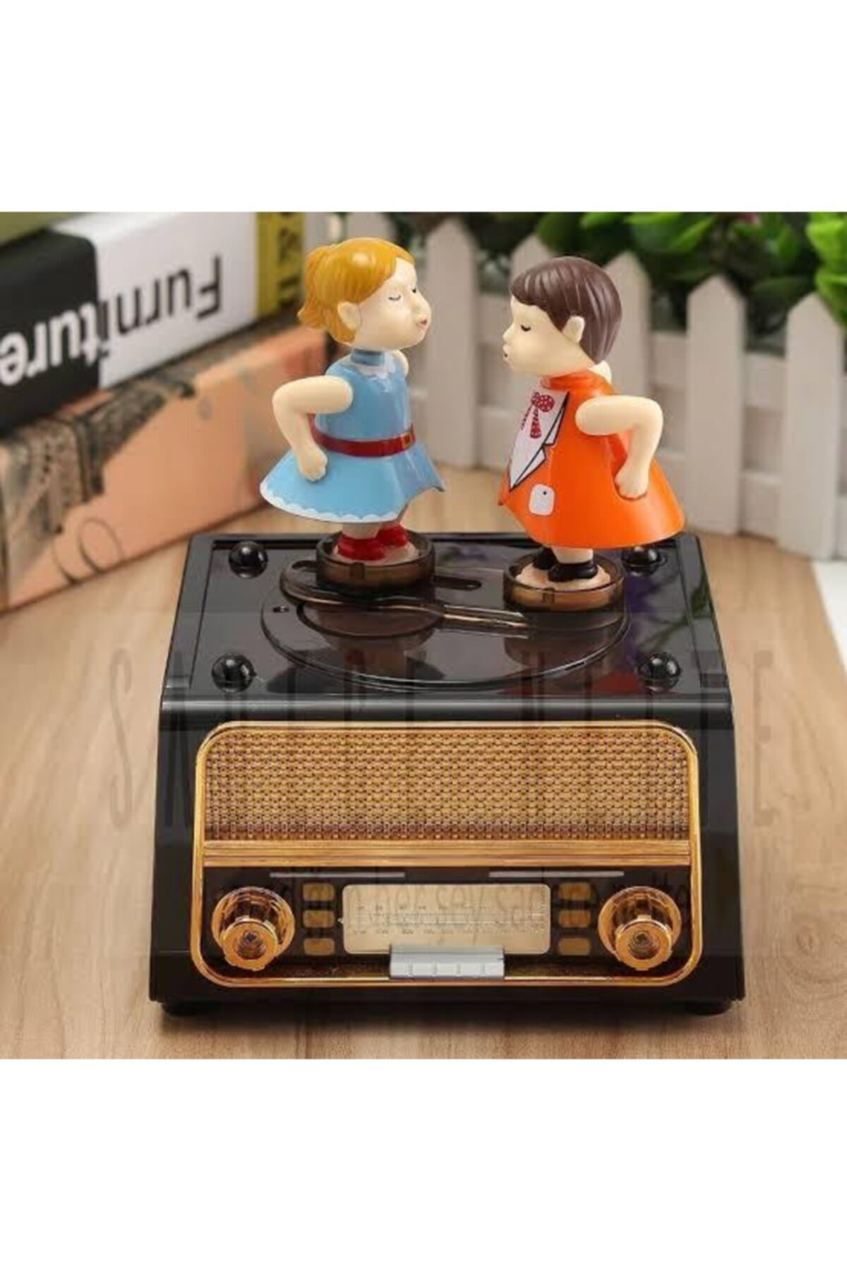 Keskin Nostaljik Romantik Öpücük Müzik Kutusu