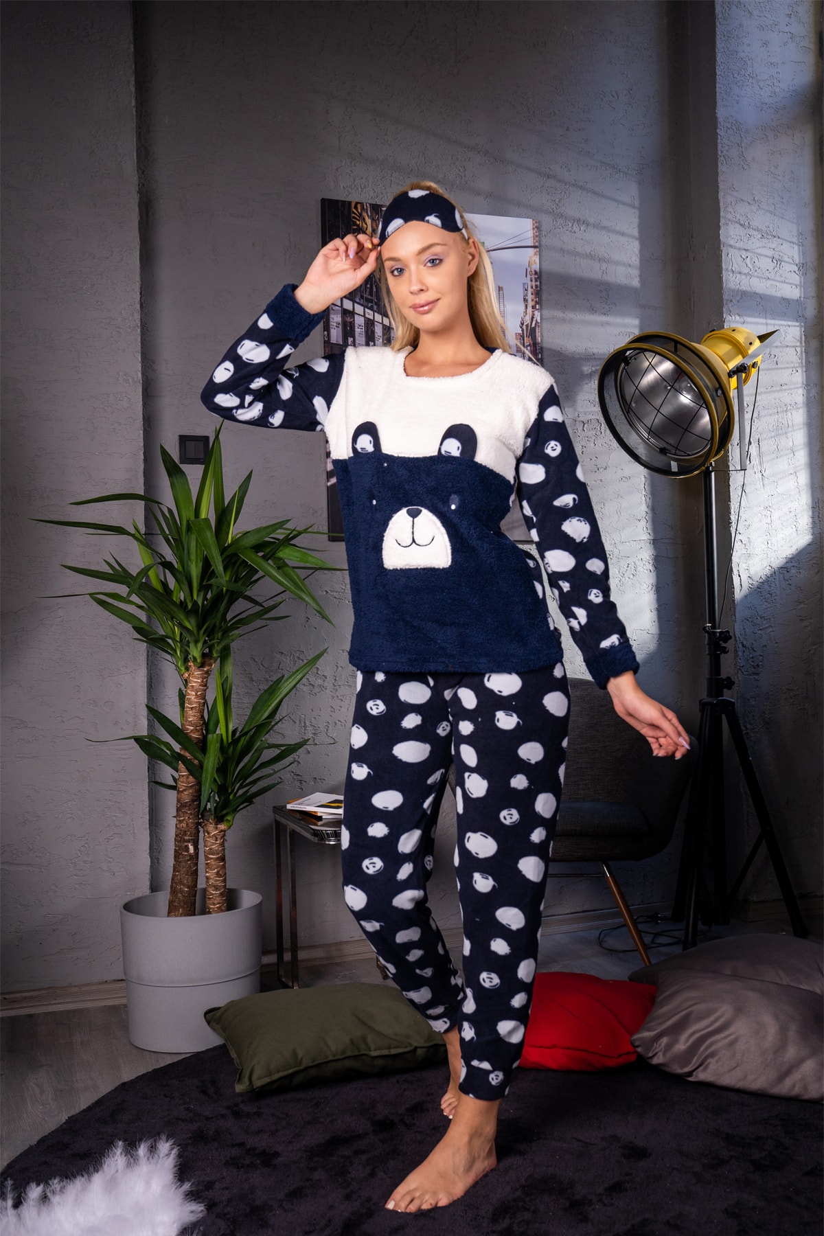 FAWN Bisiklet Yaka Ayıcık Nakışlı Slim Fit Ince Dokulu Uyku Bantlı Polar Pijama Takımı
