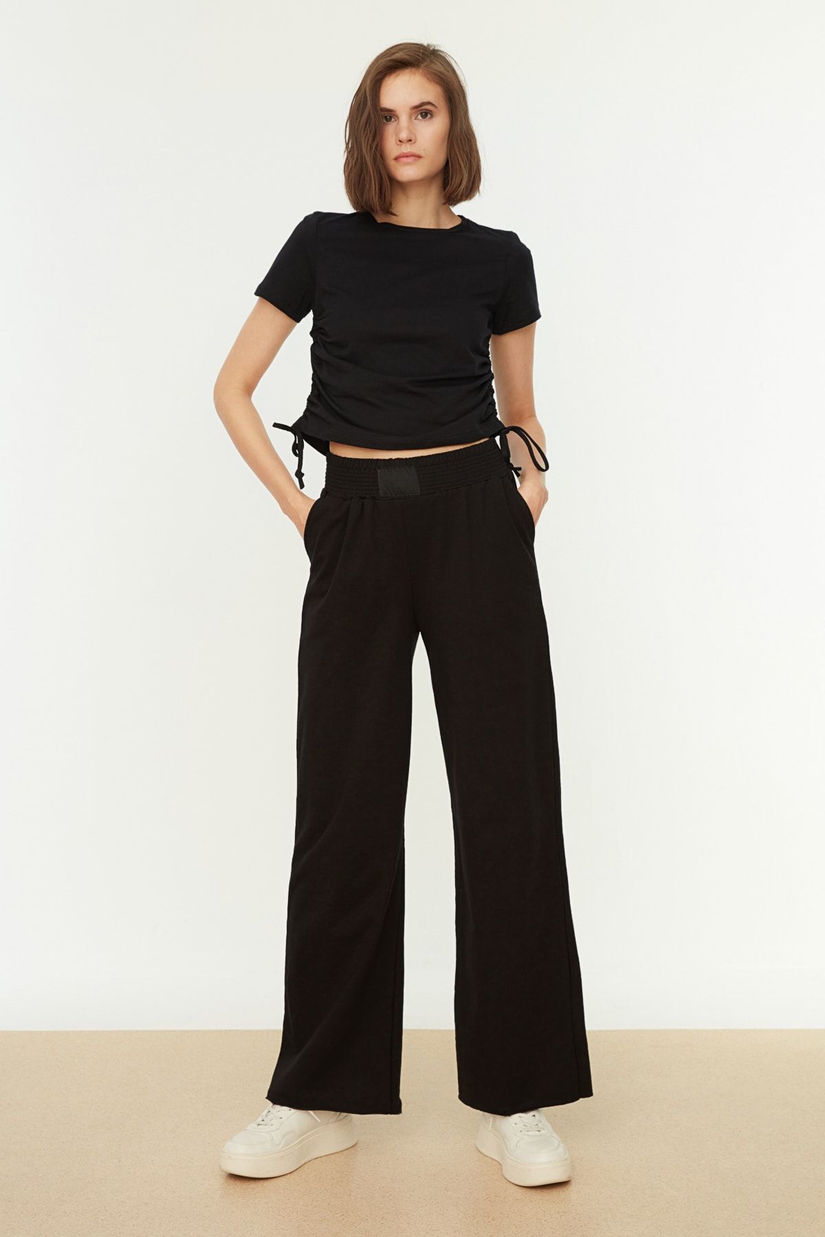 TRENDYOLMİLLA Siyah Wide Leg Örme İnce Eşofman Altı TWOAW22EA0021