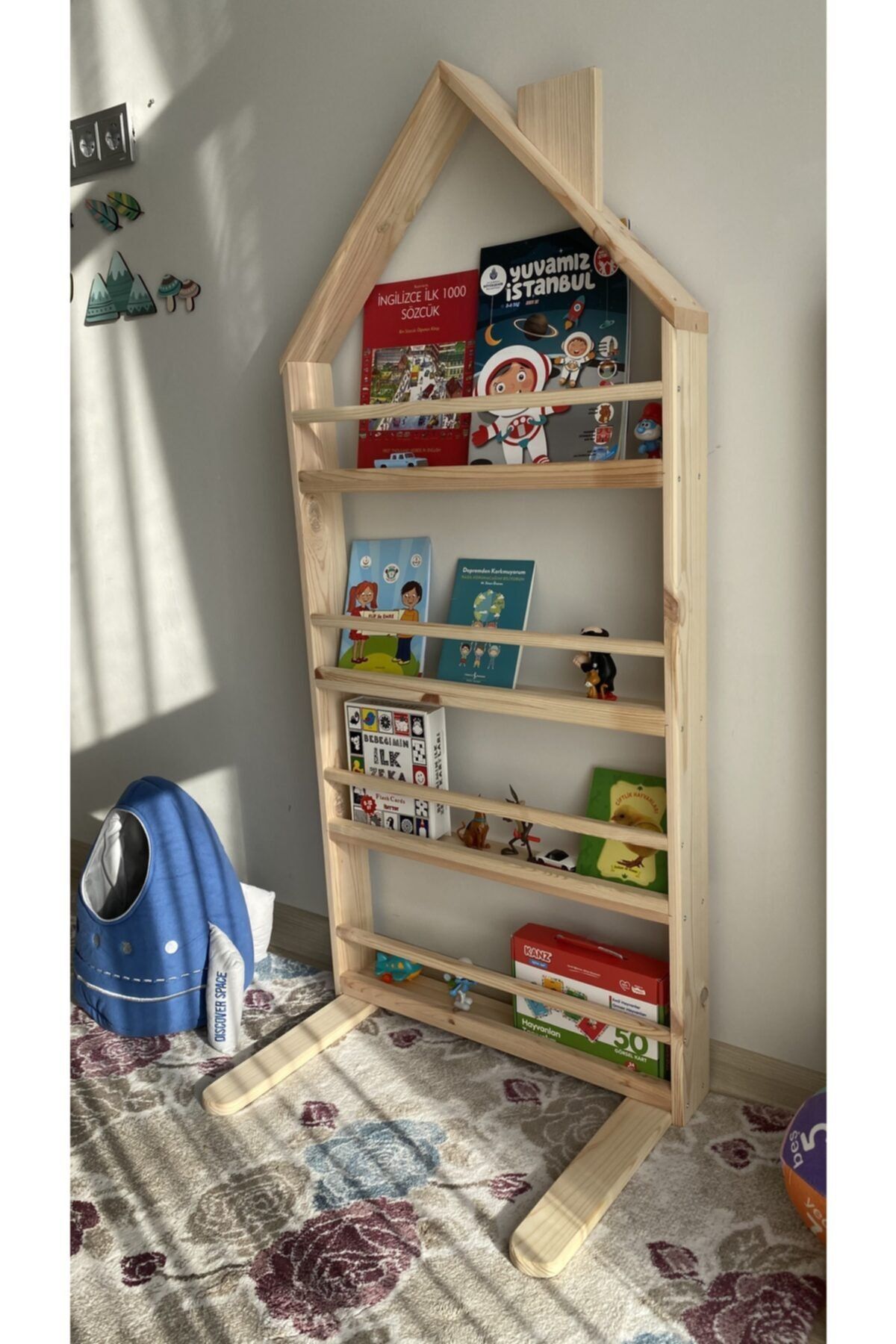TARZMSELAM Montessori Ayaklı Eg itici C ocuk Kitaplıg ı. U ru nu mu z 1. Sınıf C am Ag ac
