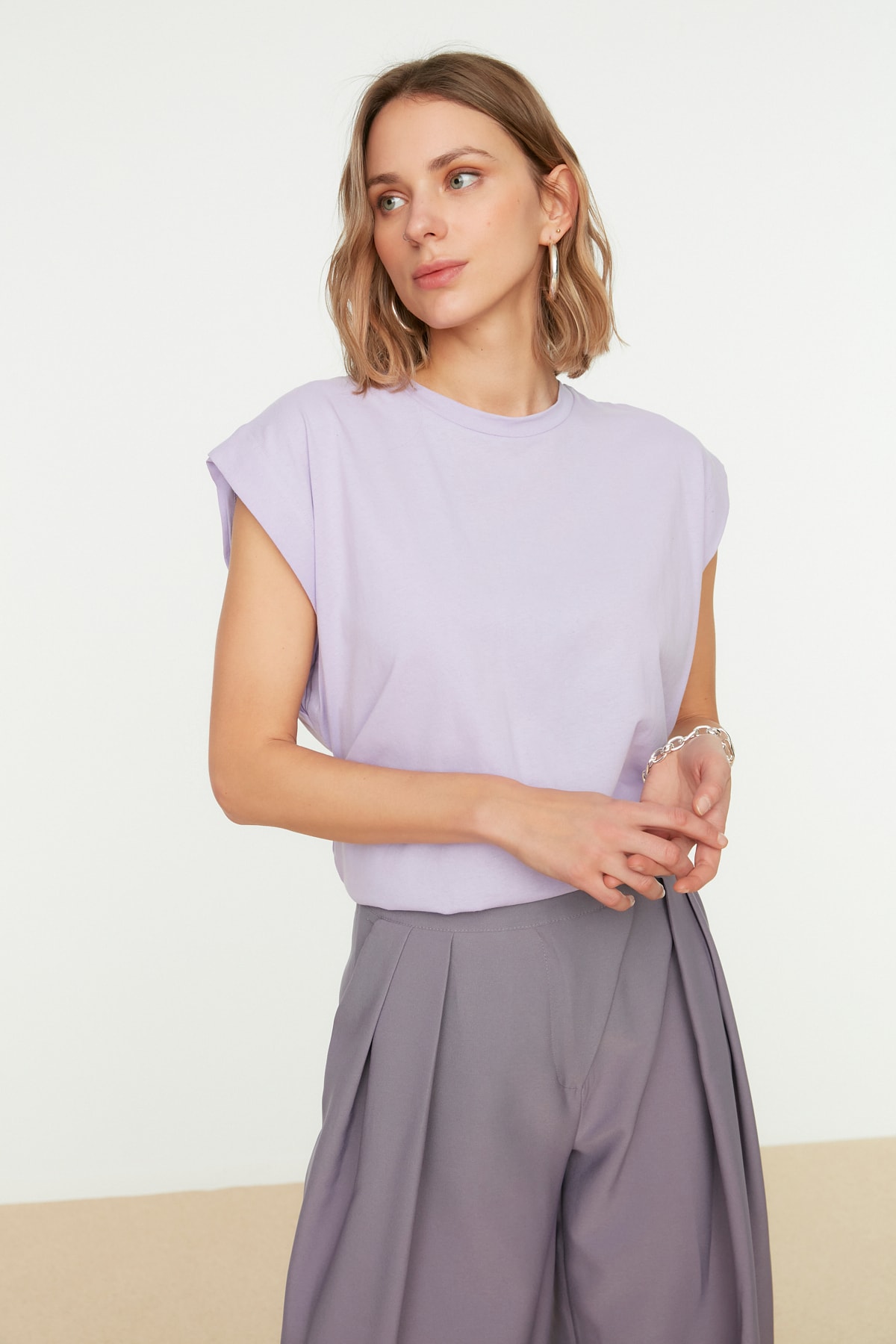 TRENDYOLMİLLA Lila Kolsuz Basic Örme T-Shirt TWOSS20TS0021