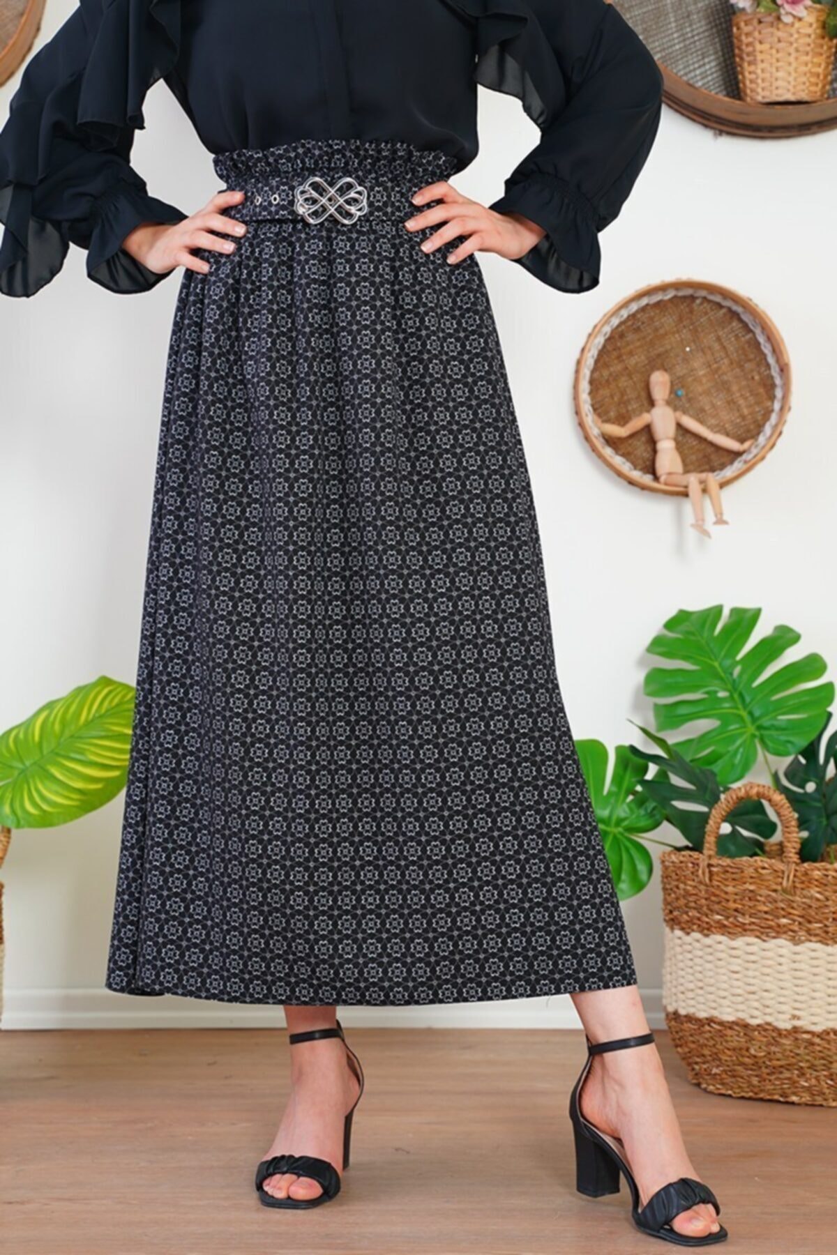 Afilva Kadın Çiçek Serisi Beli Fırfırlı Siyah Etek