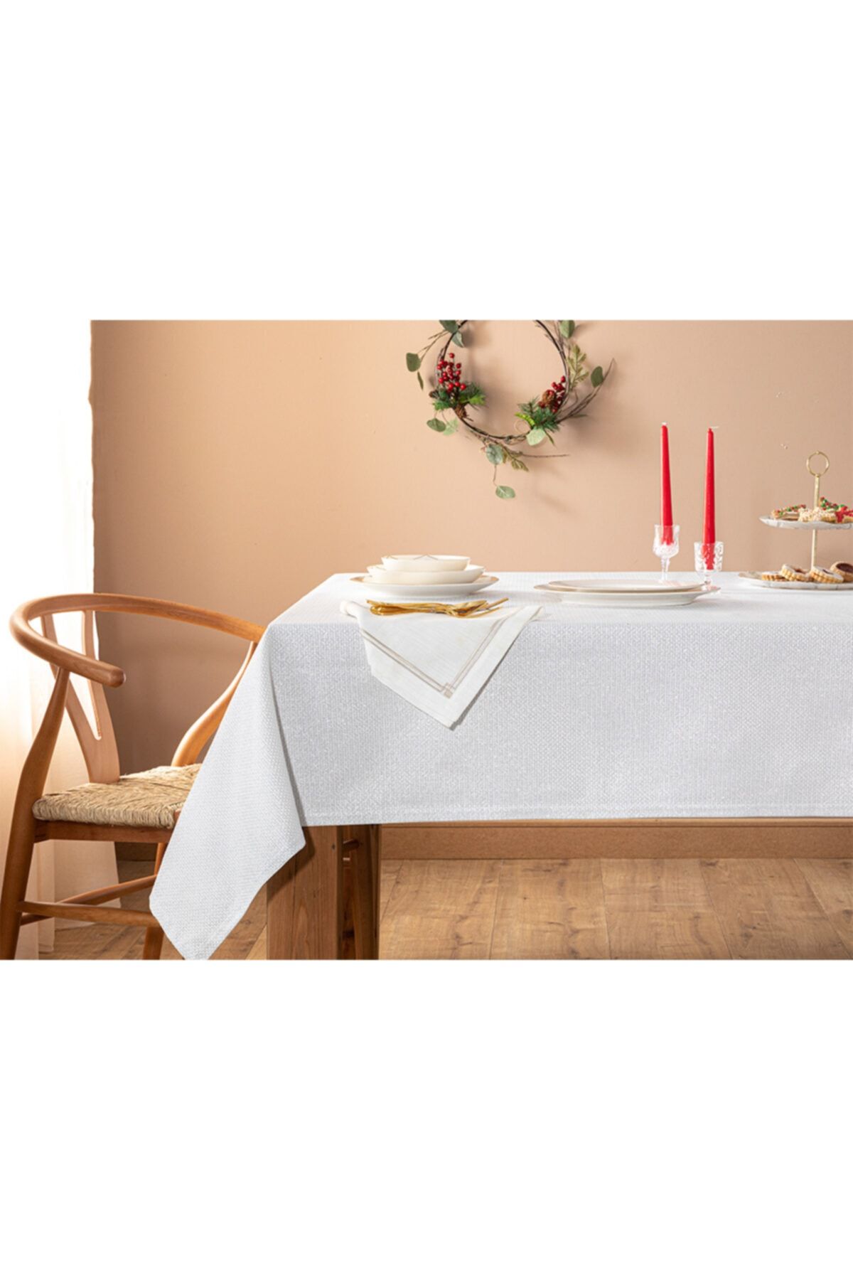 English Home Royal Stars Polyester Masa Örtüsü 150x220 Cm Silver