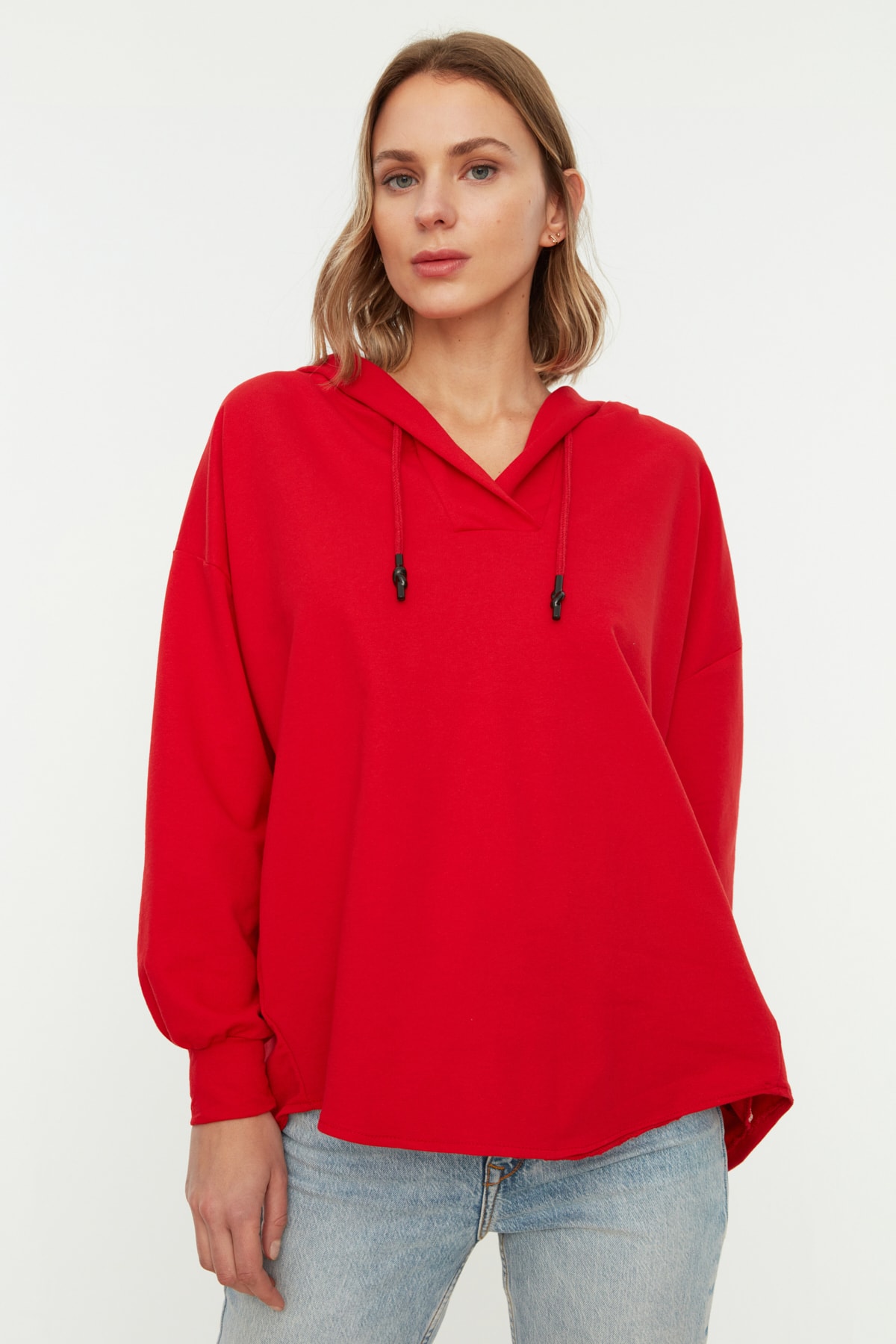TRENDYOLMİLLA Kırmızı Kapüşonlu ve Cepli Loose Örme İnce Sweatshirt TWOSS21SW0078