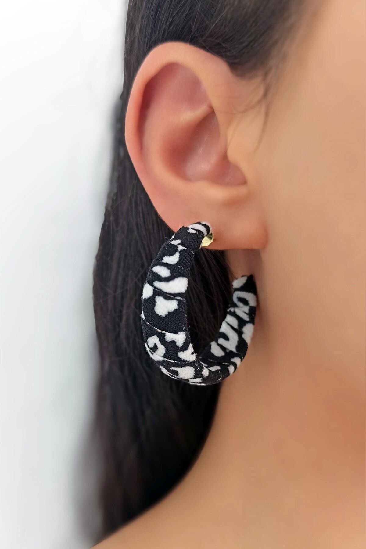 Çlk Accessories Zebra Desen Büyük Halka Küpe Trküpe34301 Yb34003