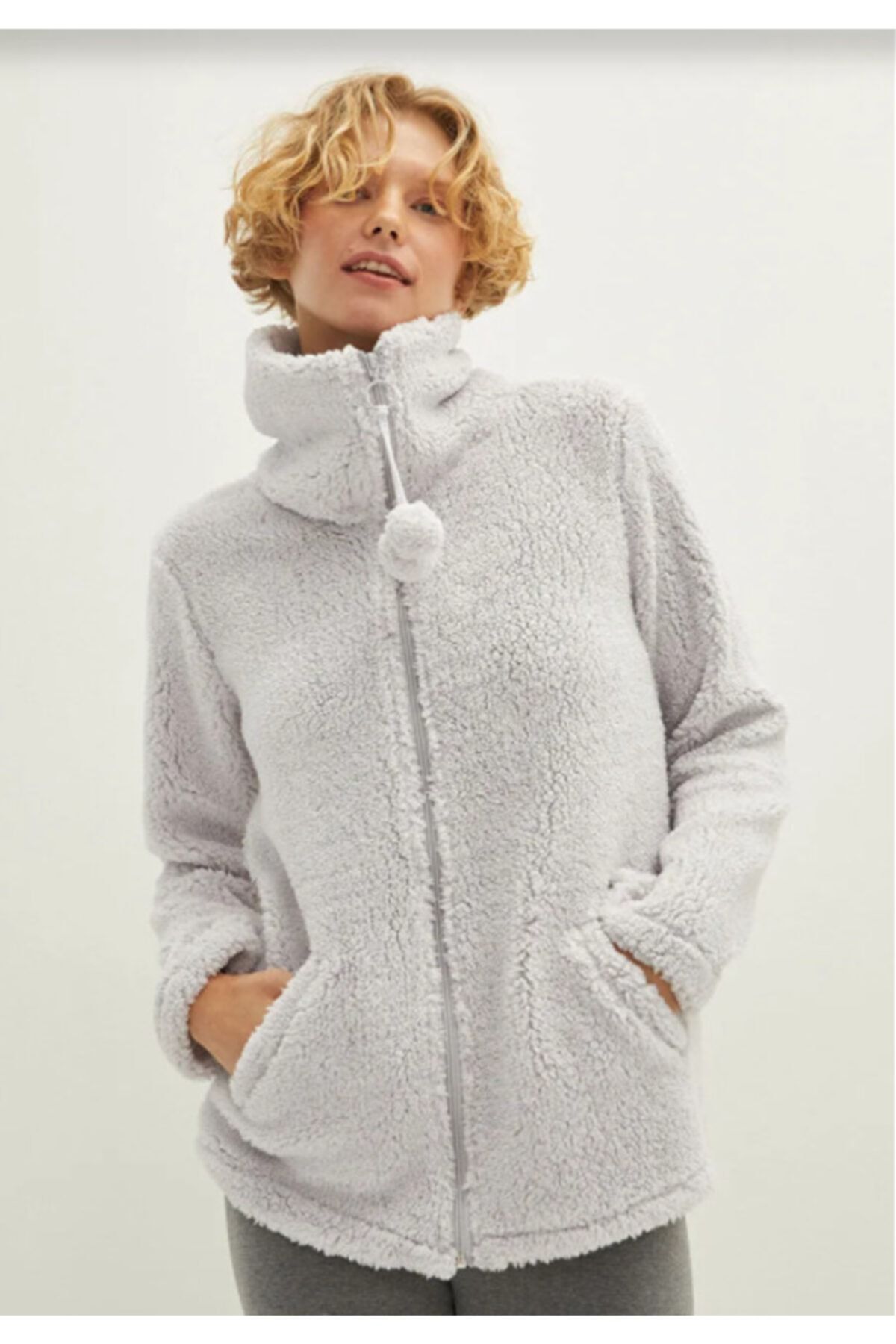 LC Waikiki Lcw Dream Dik Yaka Düz Cep Detaylı Kadın Peluş Pijama Üst