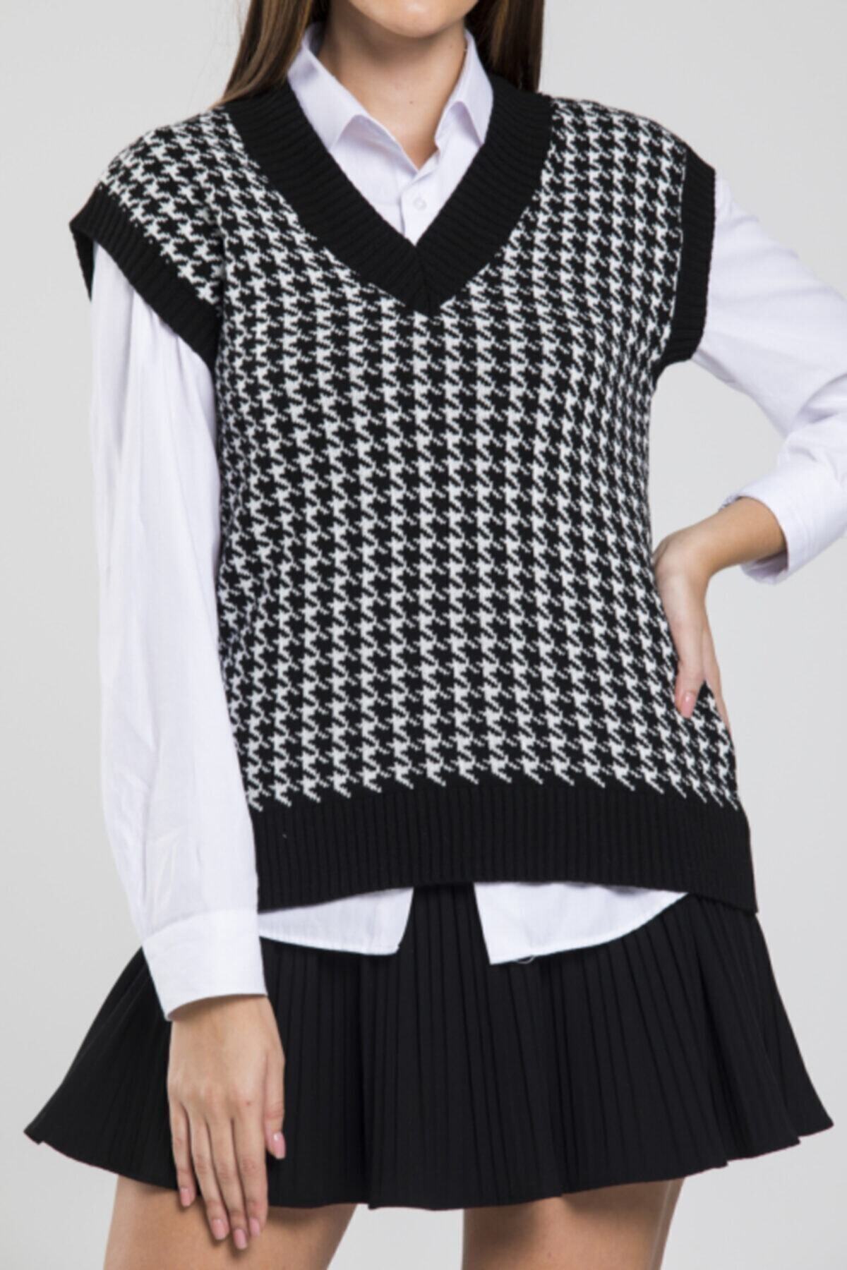 BEŞİR GİYİM Kadın Kazayağı Siyah V Yaka Triko Süveter