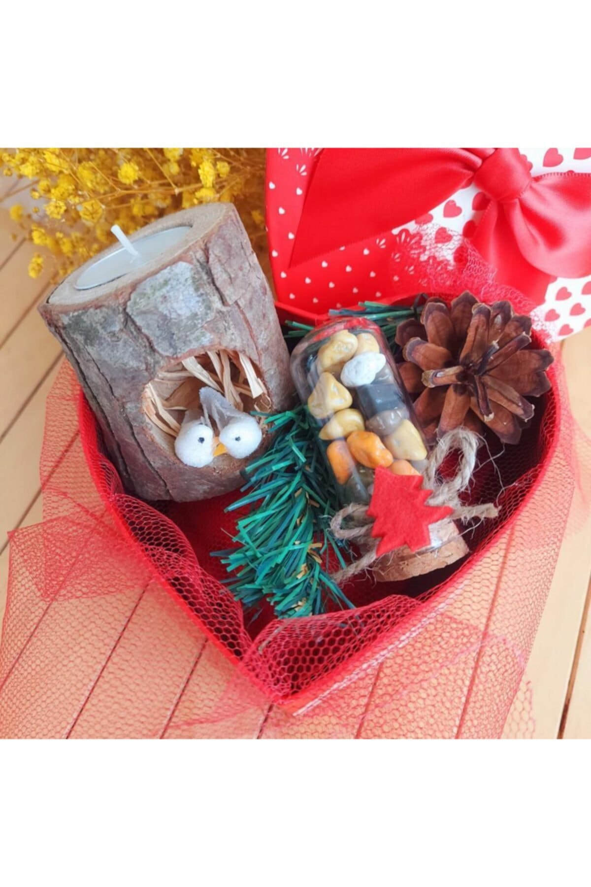 Şirin Hediyelik Kalp Kutuda Yeni Yıla Özel Kütük Mumluk Ve Çikolata Hediye