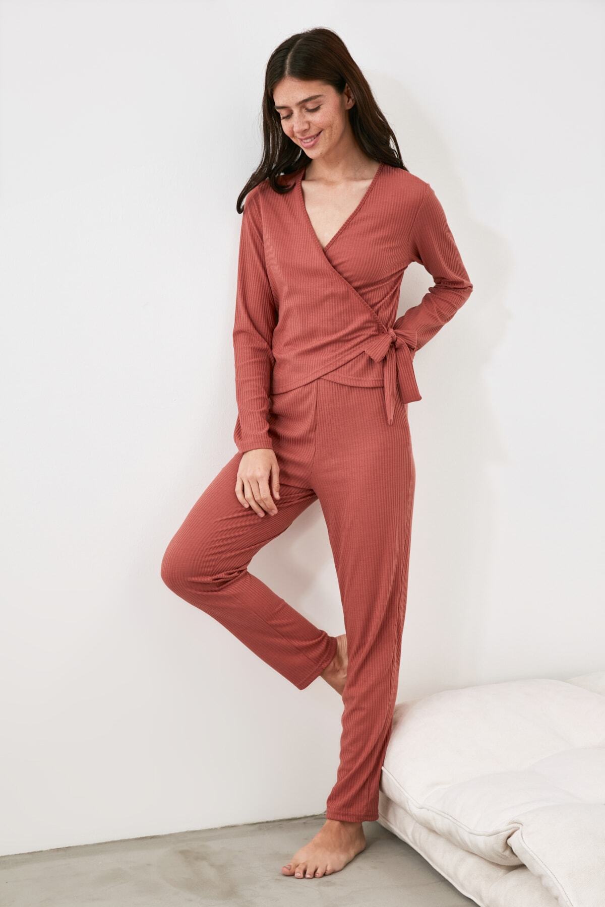 TRENDYOLMİLLA Gül Kurusu Kruvaze Örme Pijama Takımı THMAW21PT0825