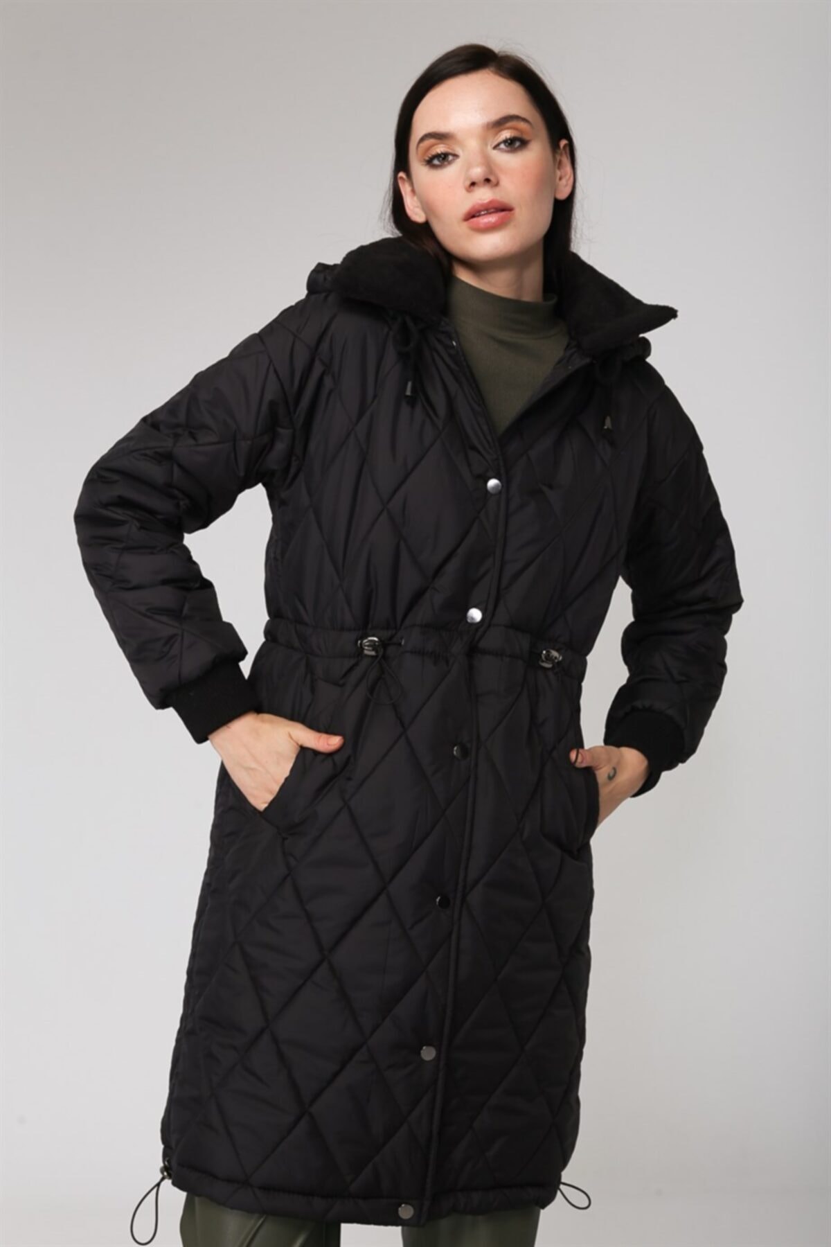 Olcay Kadın Çıkabilir Kapüşonlu Yakası Kürklü Kapitone Mont Siyah 5702