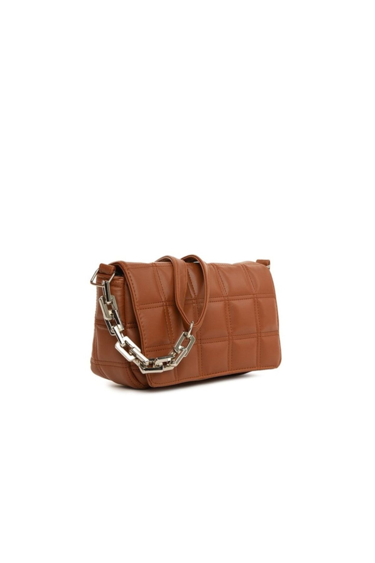 Bag with plastic chain outlet